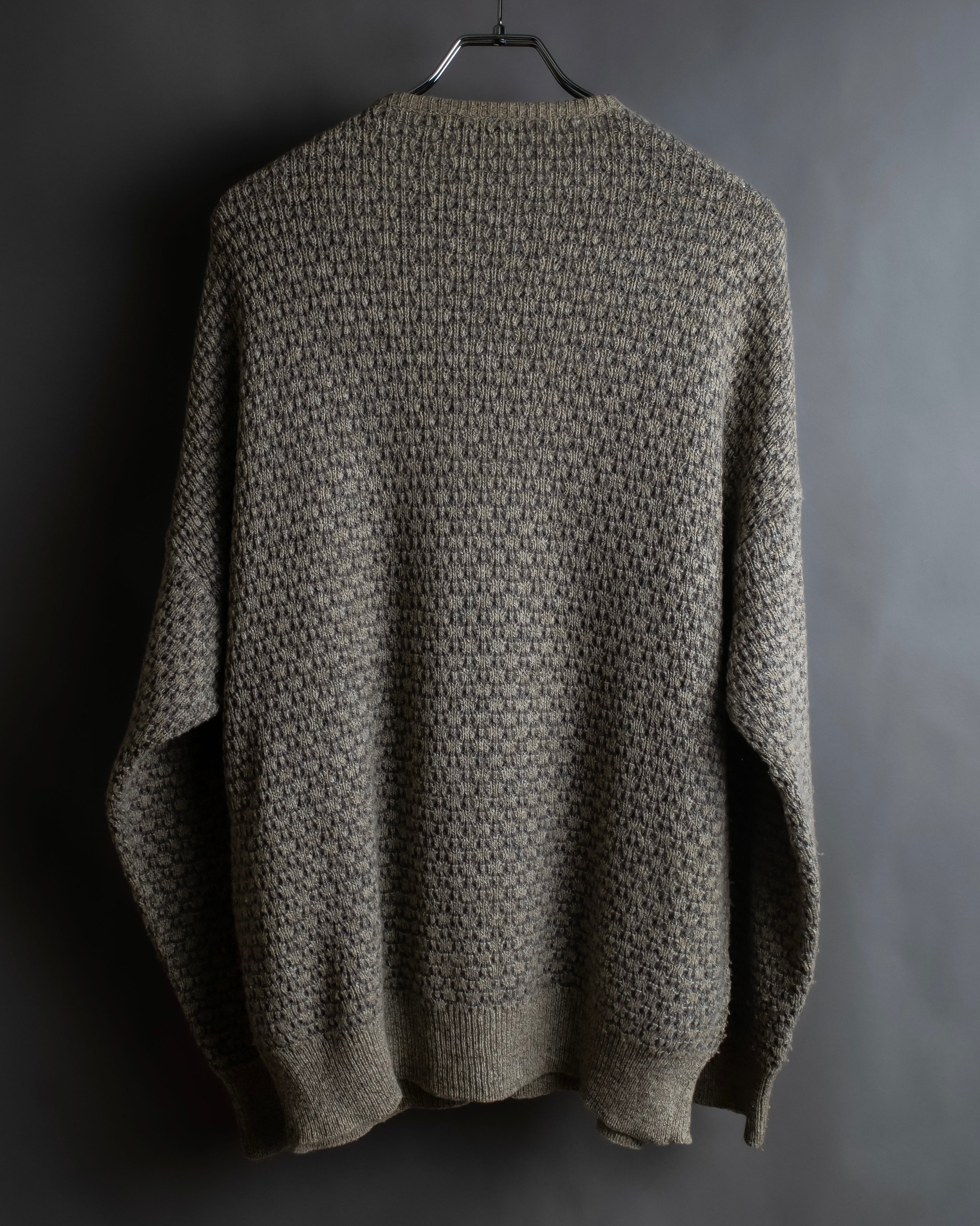 "Vintage geometric pattern V-neck knit"