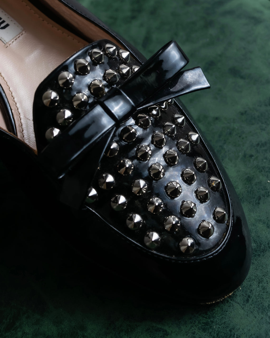 "MIU MIU" Stud＆ribbon design metal heel pumps