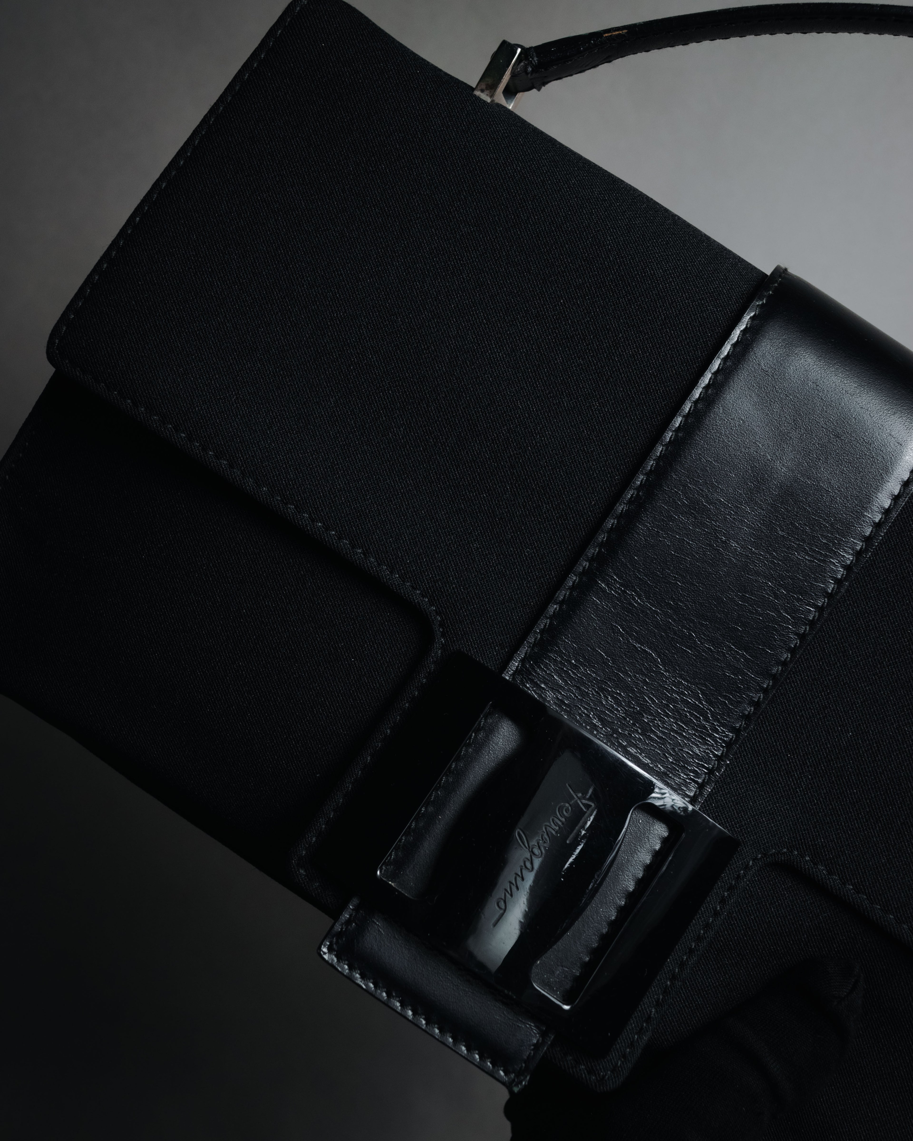 "Salvatore Ferragamo" 90’s-00’s Archive shoe embossed leather shoulder bag