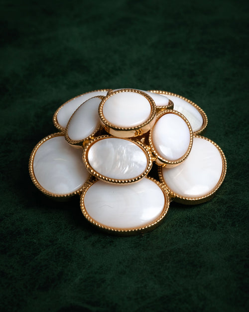 “VETEMENTS” 2017-2021 Archive-referenced mother of pearl flower brooch