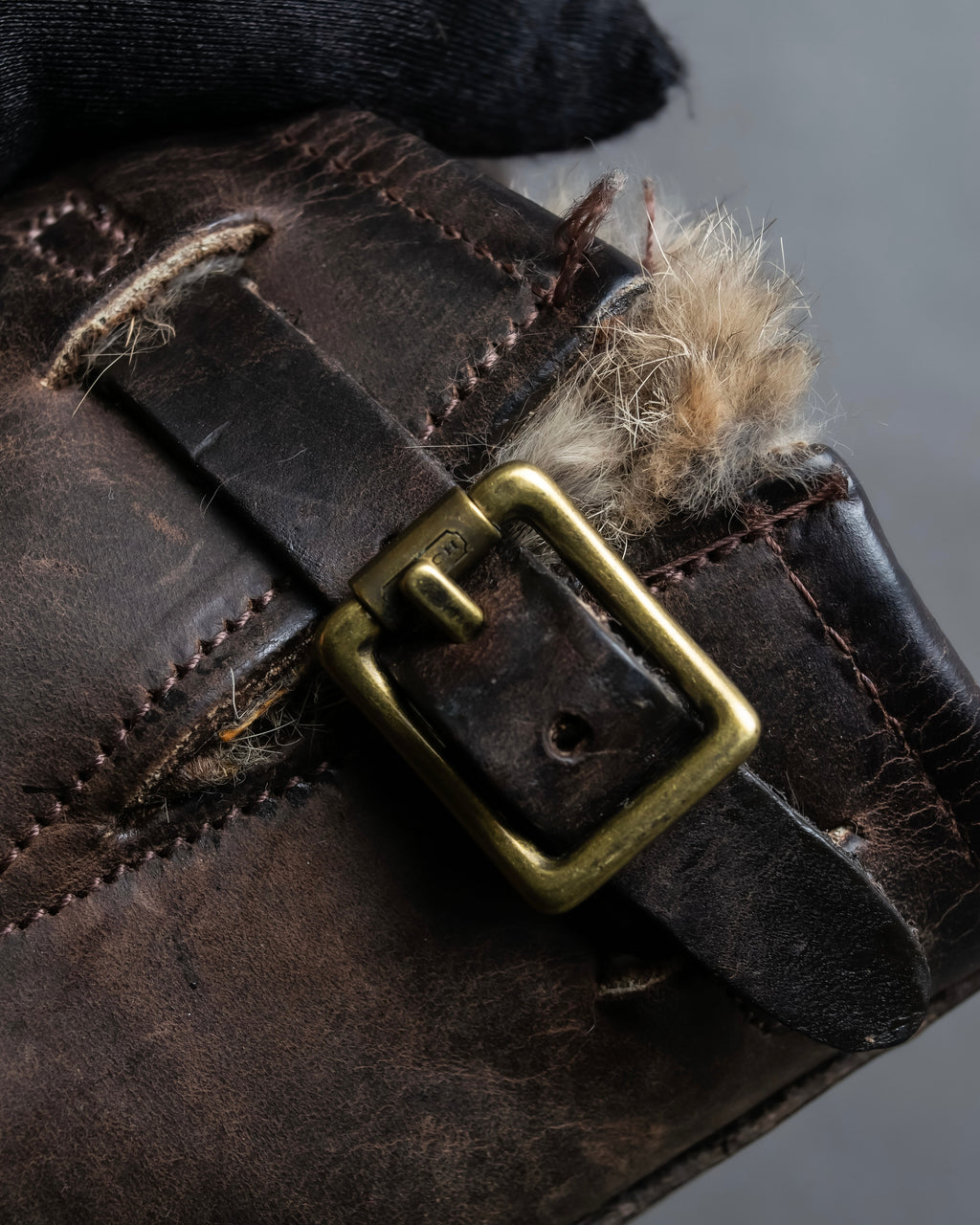 "COACH×FRYE" Brass buckle design shearling lined biker boots