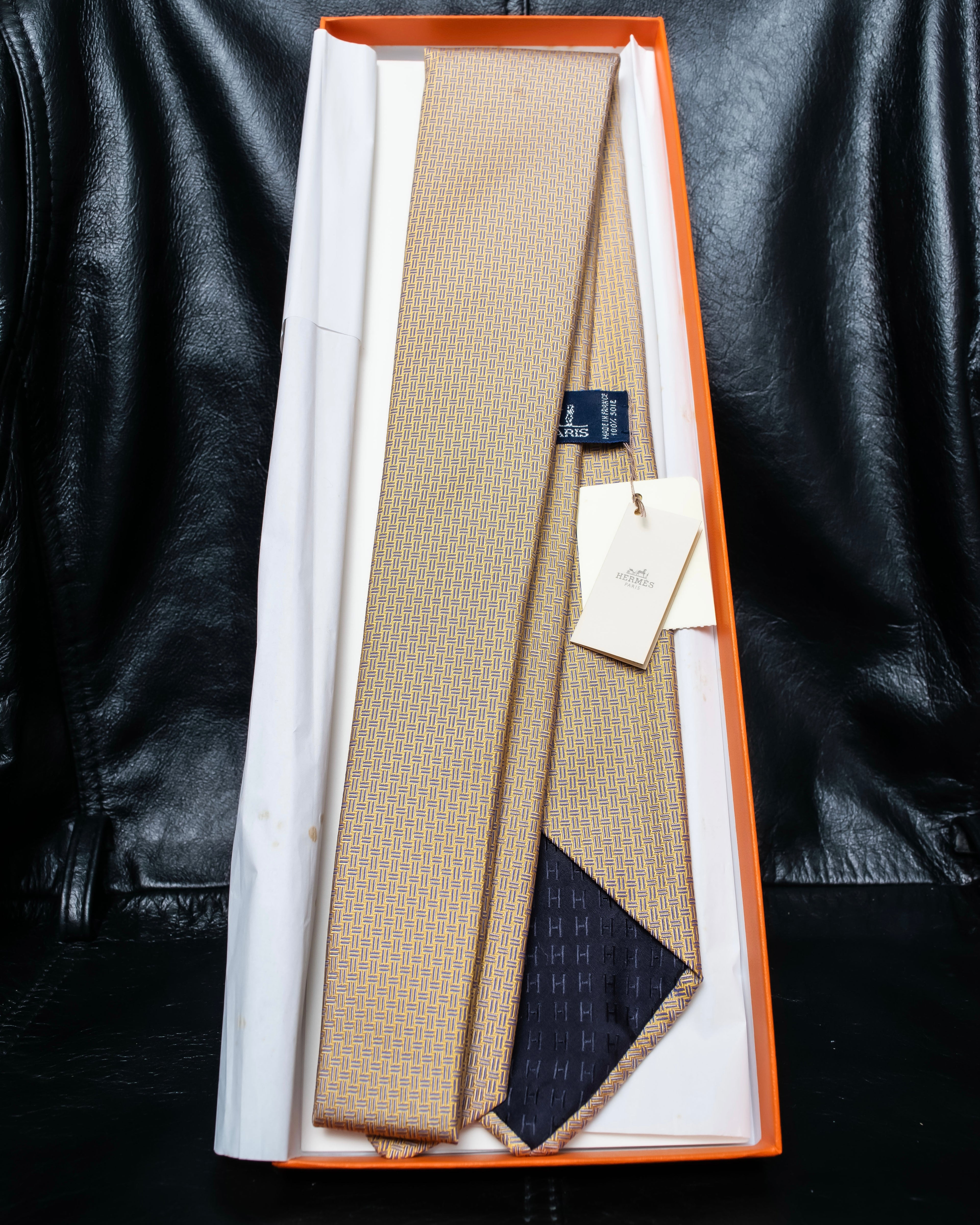 “HERMES” Double line patterned silk tie