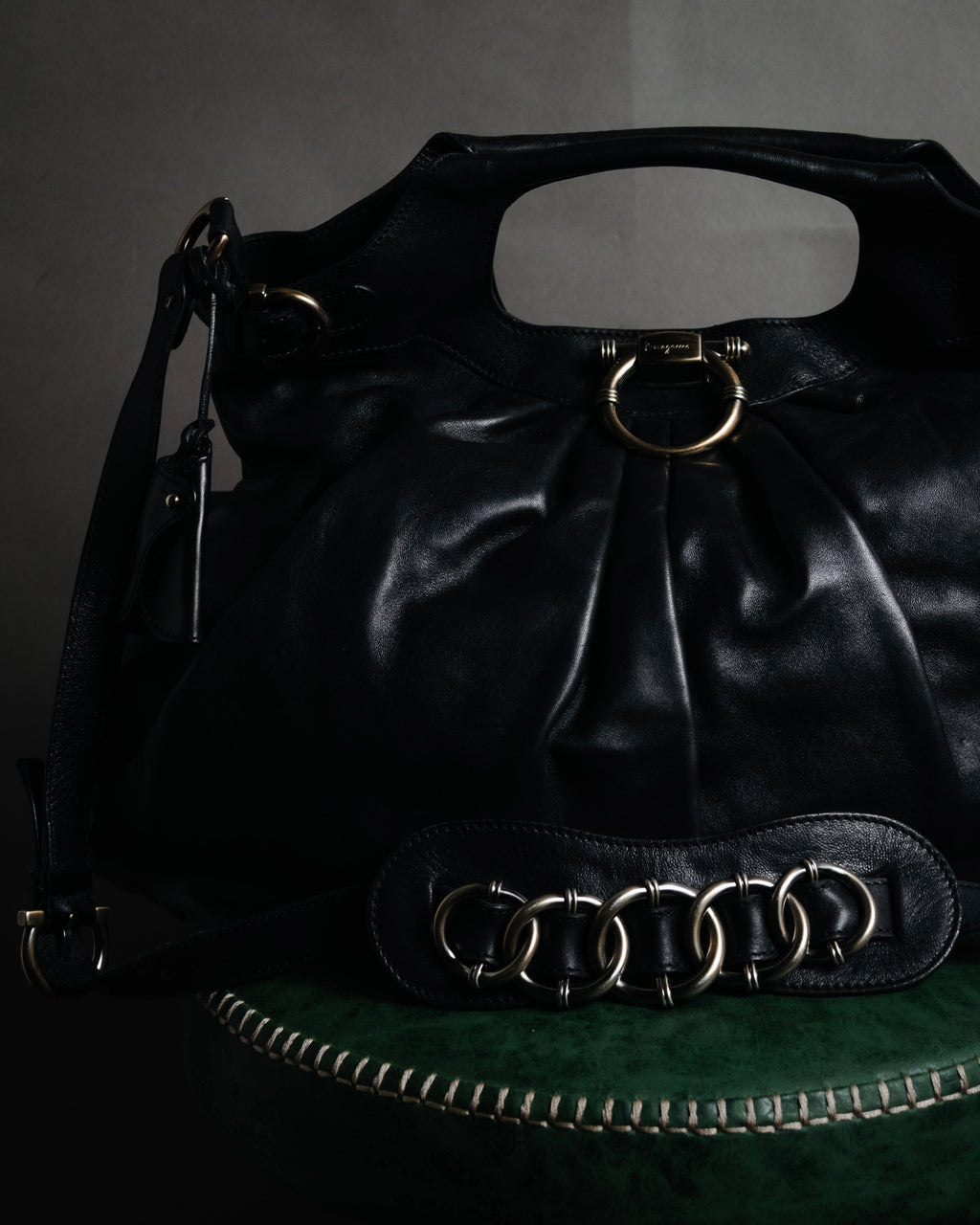 –SPECIAL– "Salvatore Ferragamo"
00’s Gancini ring-gathered nappa 2way bag