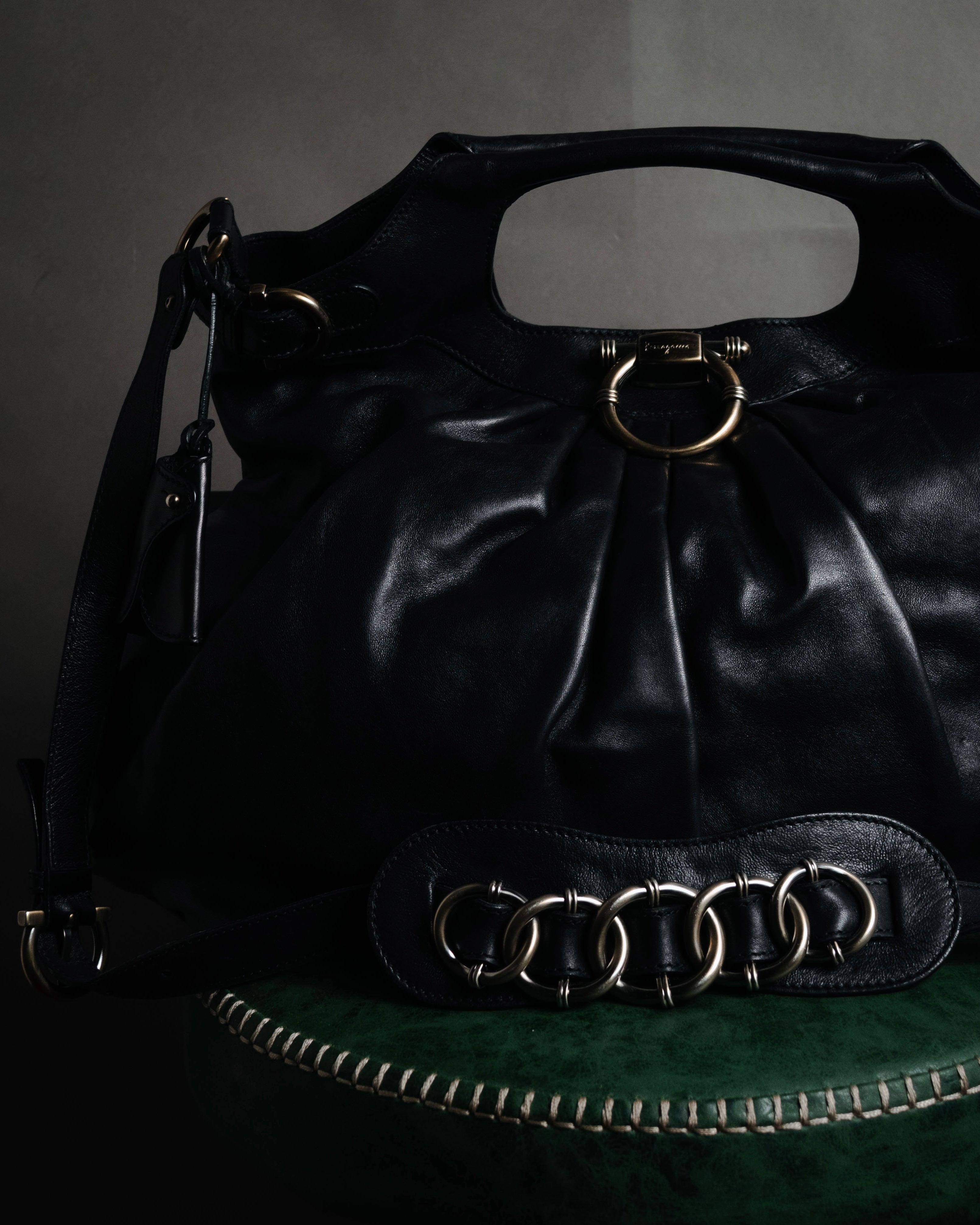–SPECIAL– "Salvatore Ferragamo"
00’s Gancini ring-gathered nappa 2way bag