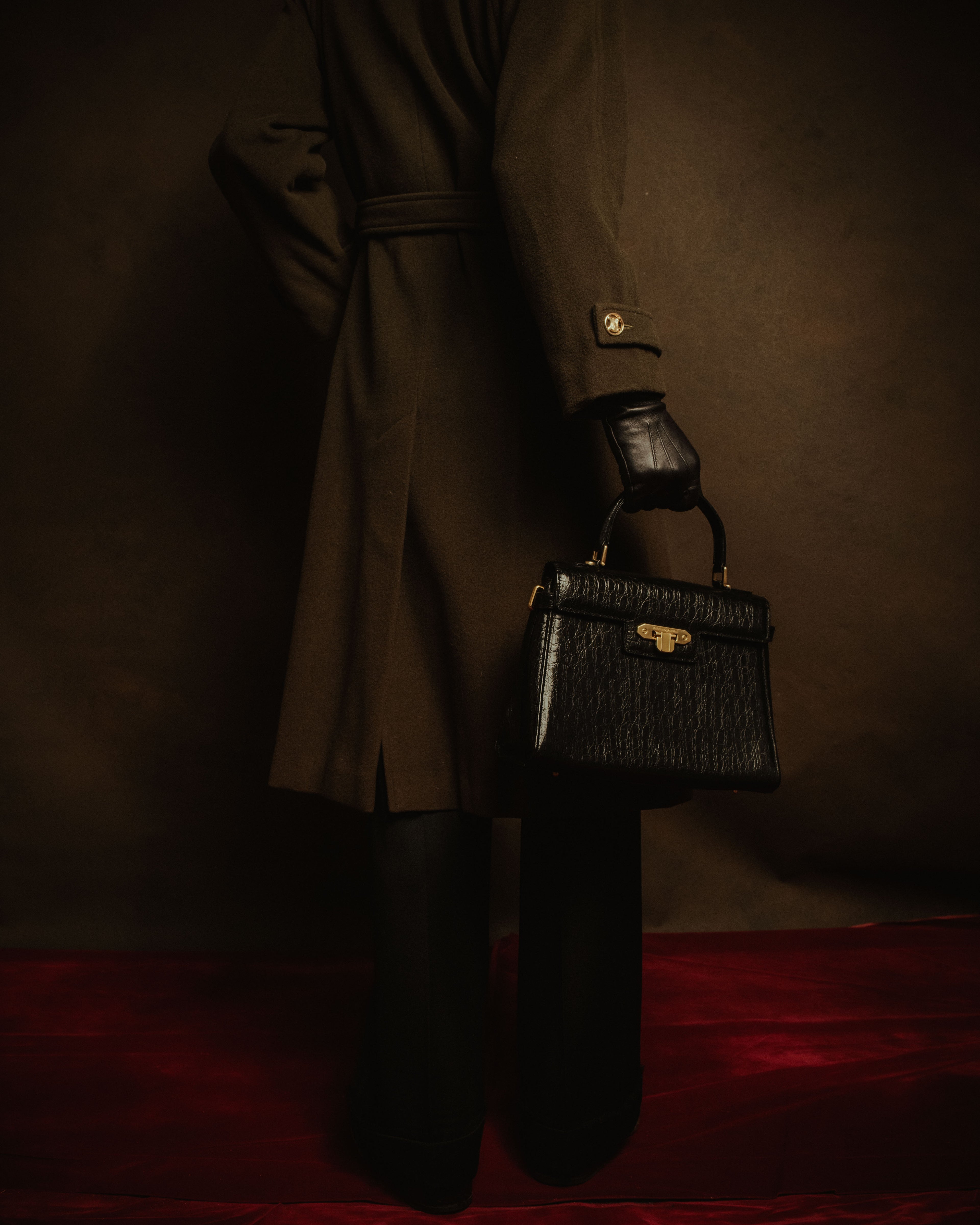 –SPECIAL– "Valentino Garavani"
1985-95 Croc embossed trapezoid top handle bag