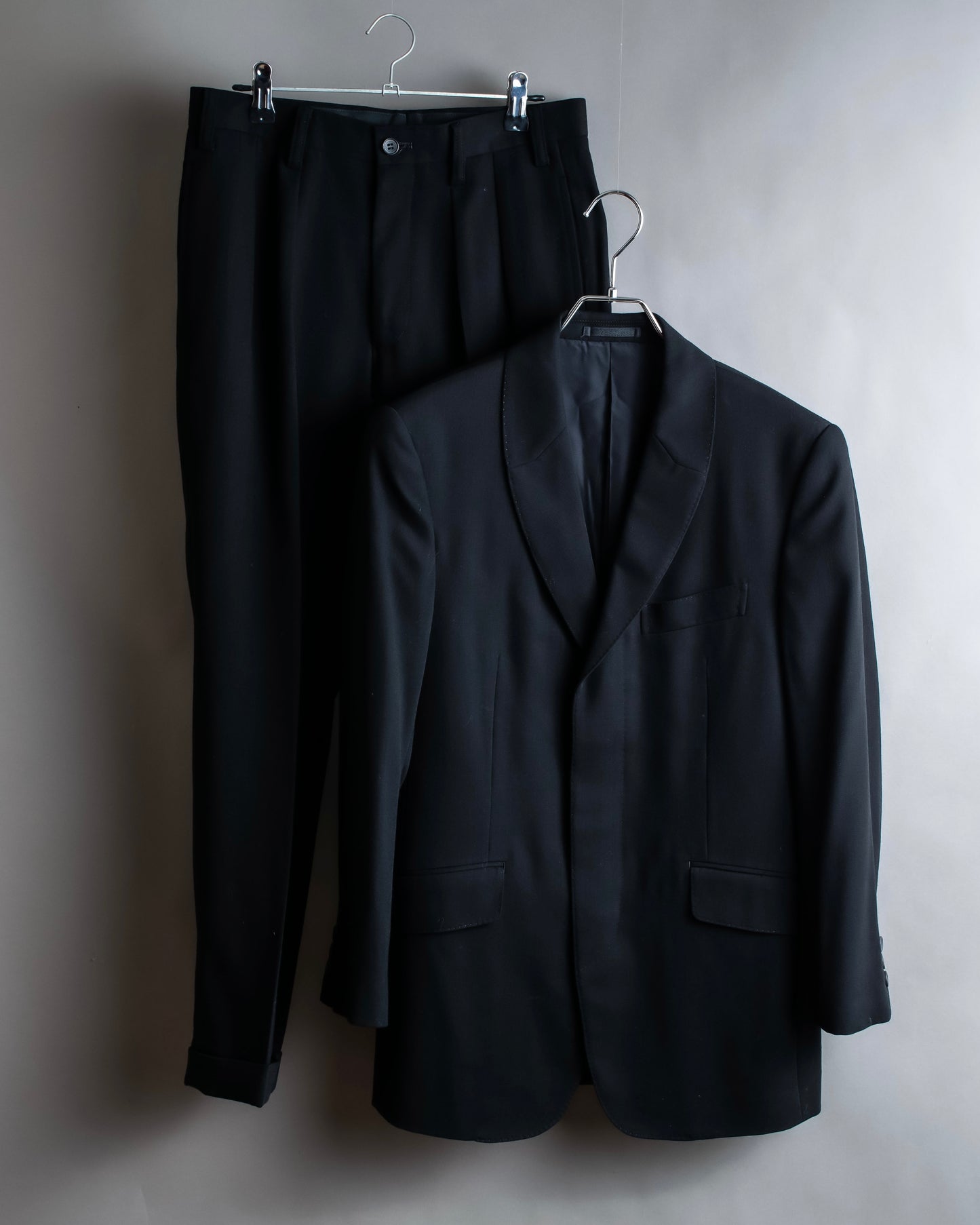 "ISSEY MIYAKE MEN" Shawl collar tailored jacket and two pleat tapered slacks set up