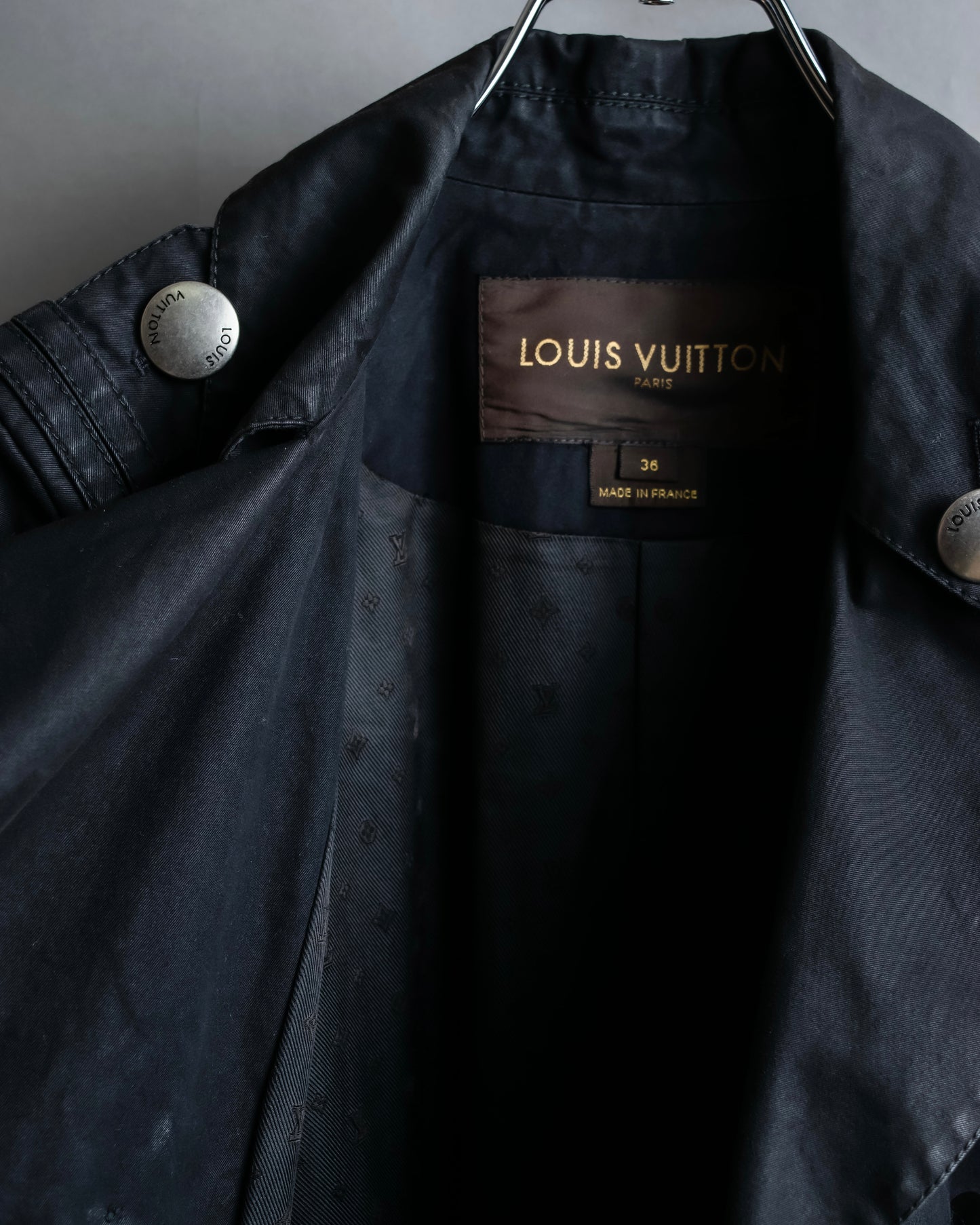 "LOUIS VUITTON" Metal button detailing belted trench coat