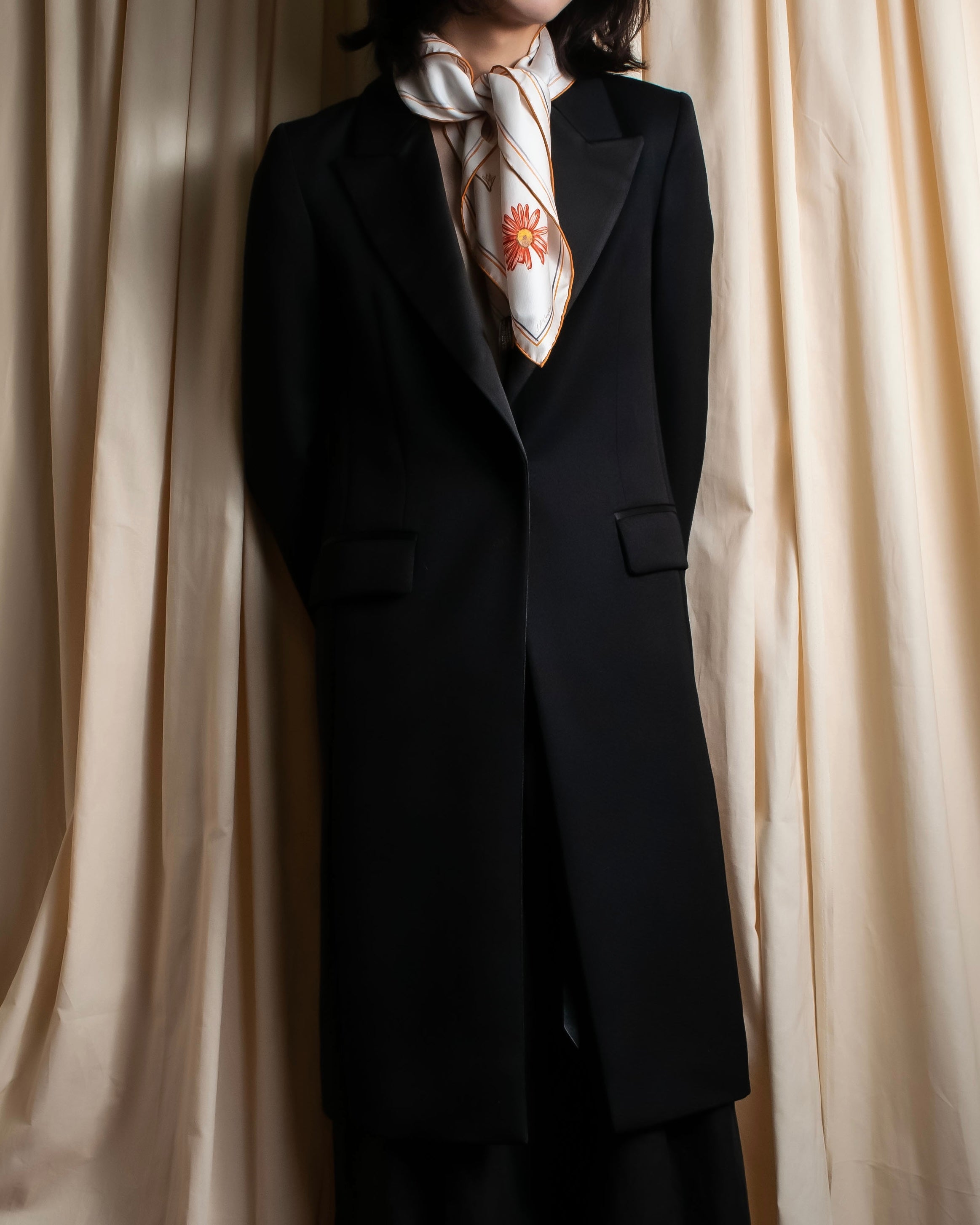 "HUGO BOSS" Satin switch lapel shaped tailored coat