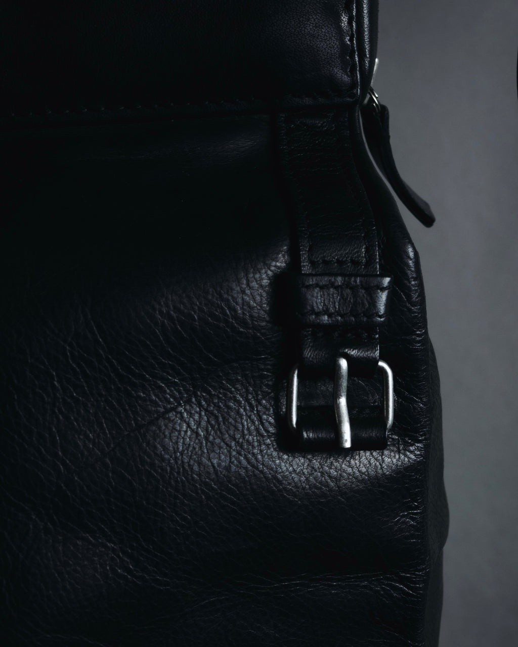 –SPECIAL– "ANN DEMEULEMEESTER" 2010-2013 Transformable roll-top vitello leather bag