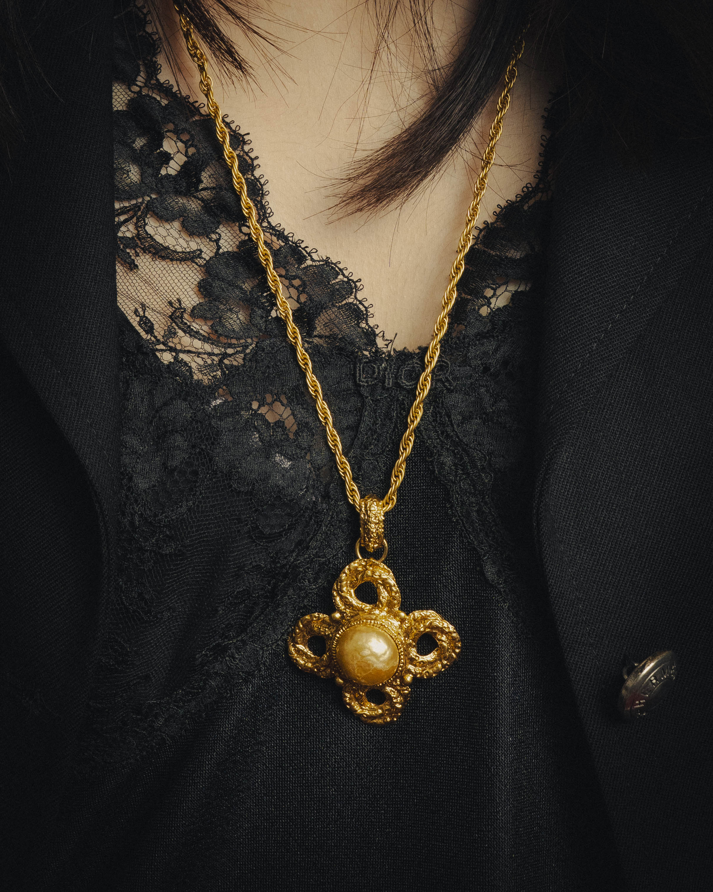 -SPECIAL- "YVES SAINT LAURENT" 80's-90's Baroque pearl textured gold pendant necklace