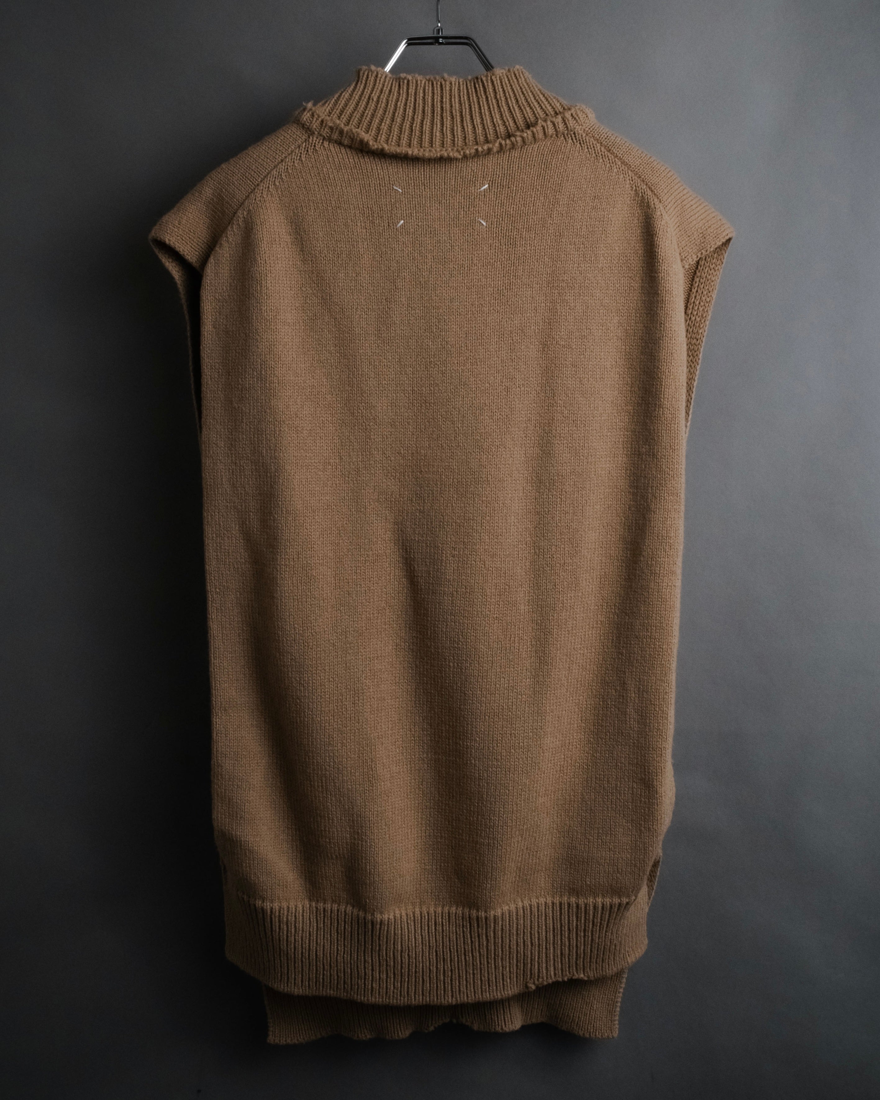 “Maison Margiela” 2023AW Side open decortiqué knit vest