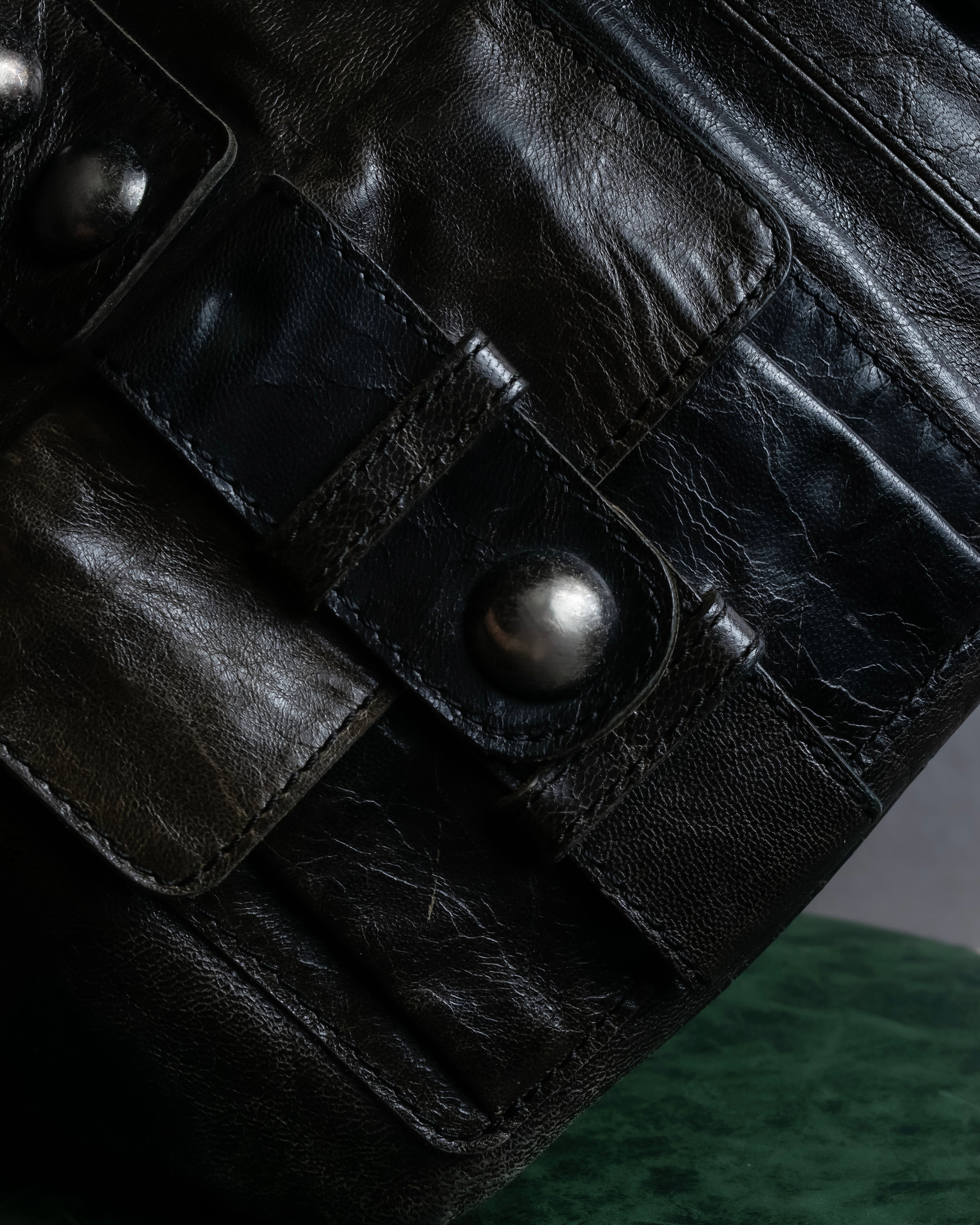 "tricot COMME des GARCONS" 
Flap pocket metal parts design leather hand bag