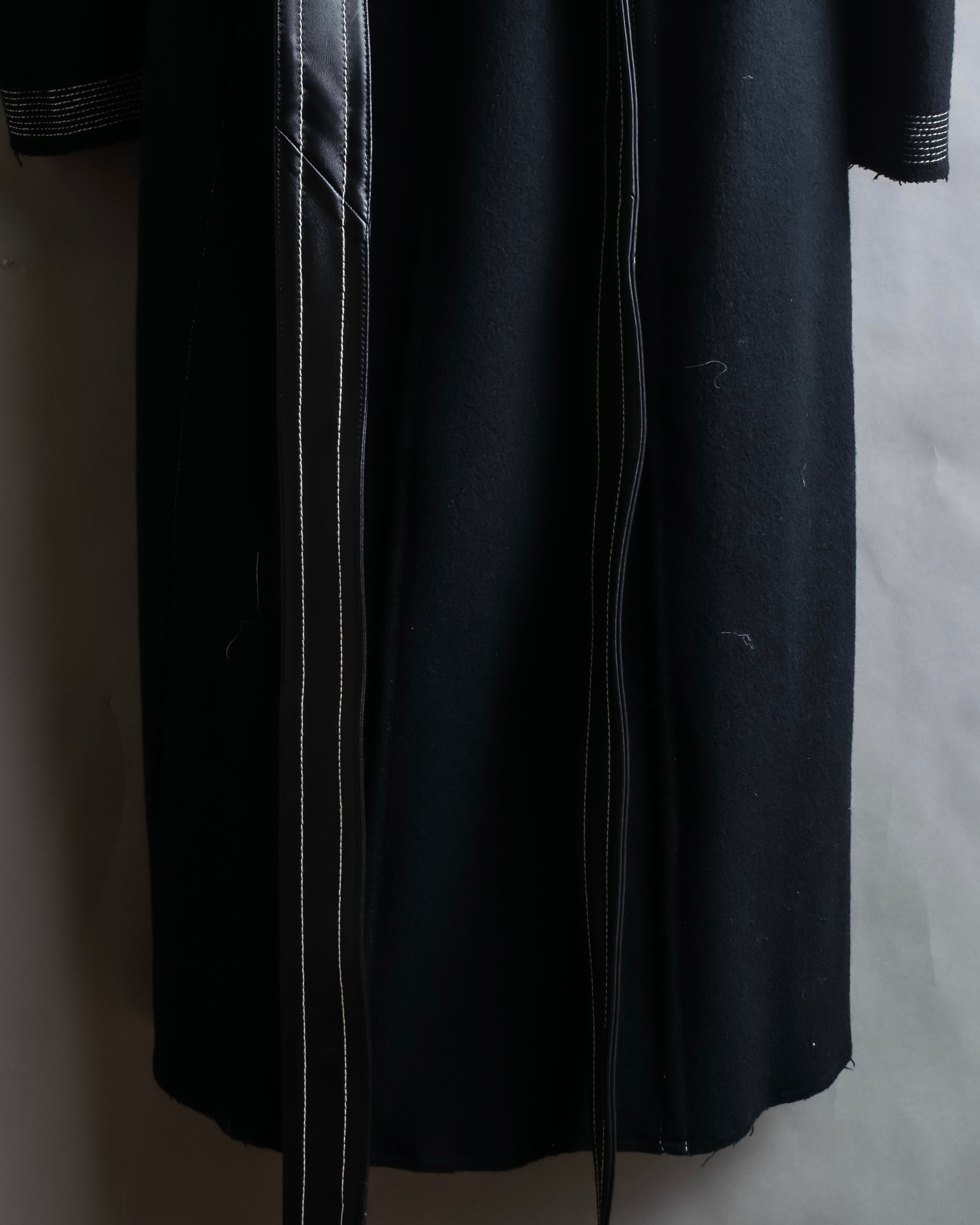 "HELMUT LANG" Fur collar belted long coat