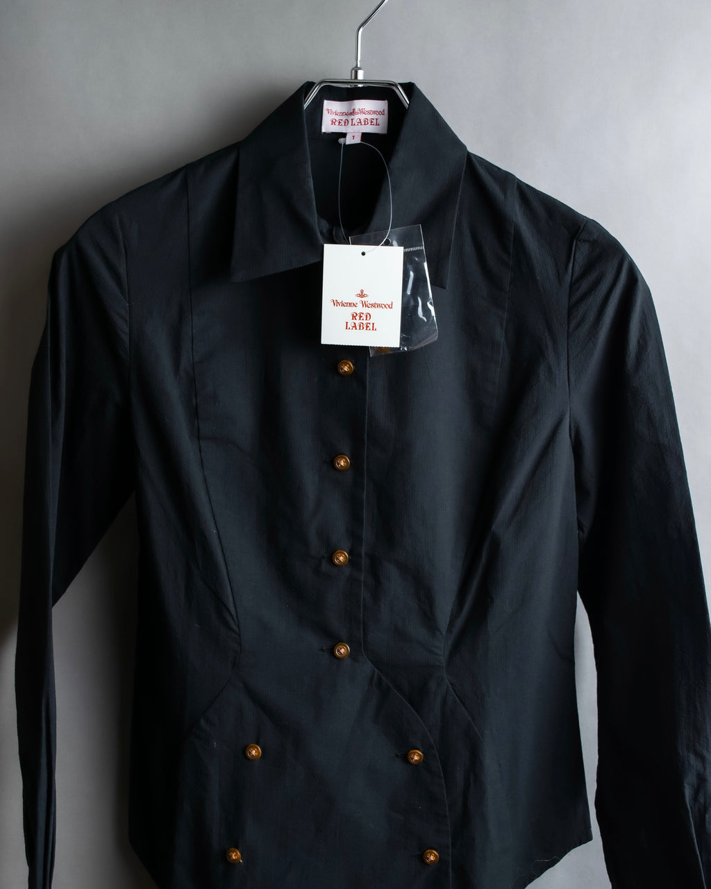"Vivienne Westwood RED LABEL"
 Front button cutting design shirt