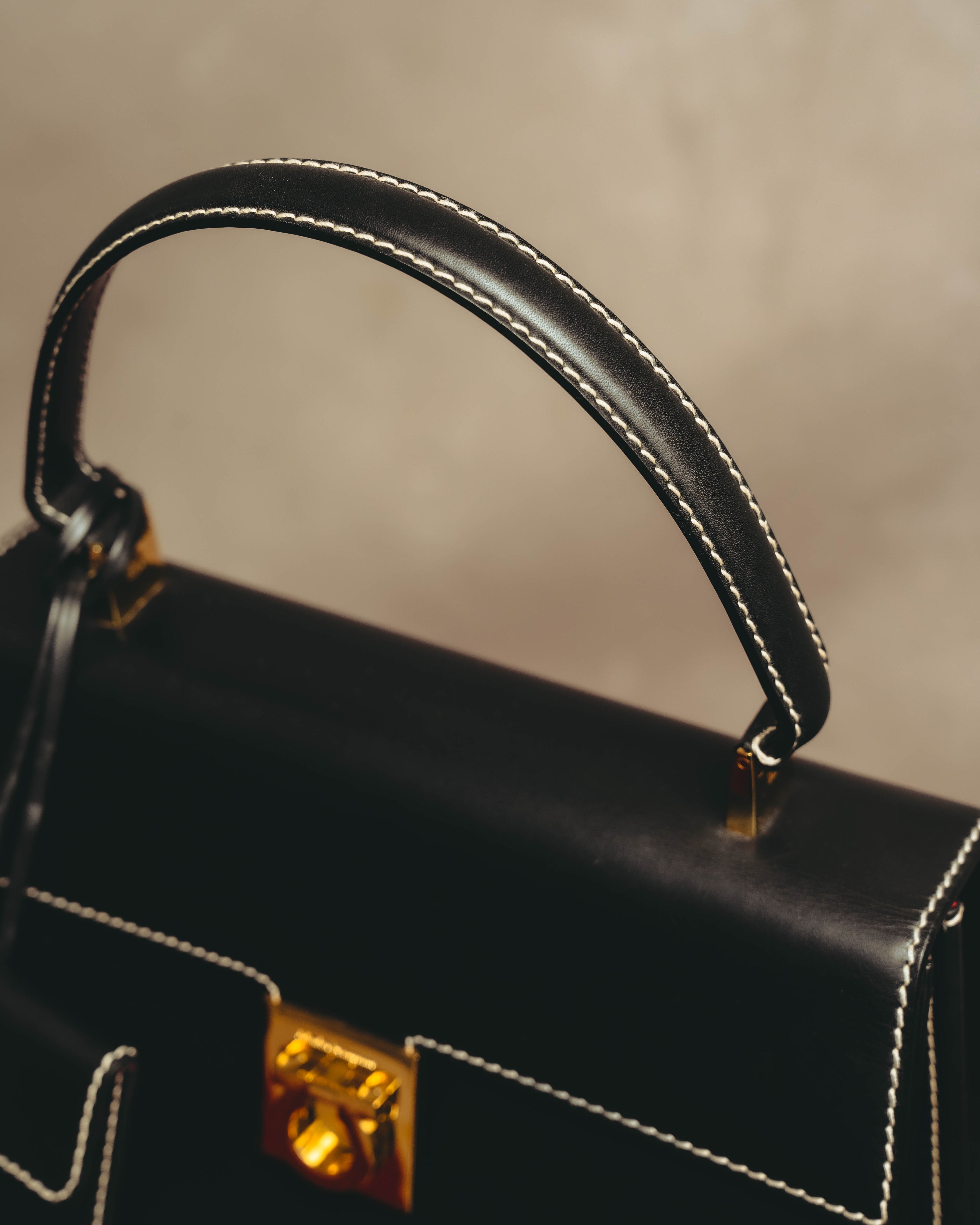 -SPECIAL- "Salvatore Ferragamo" 90's-00's Gancini contrast stitch leather handbag