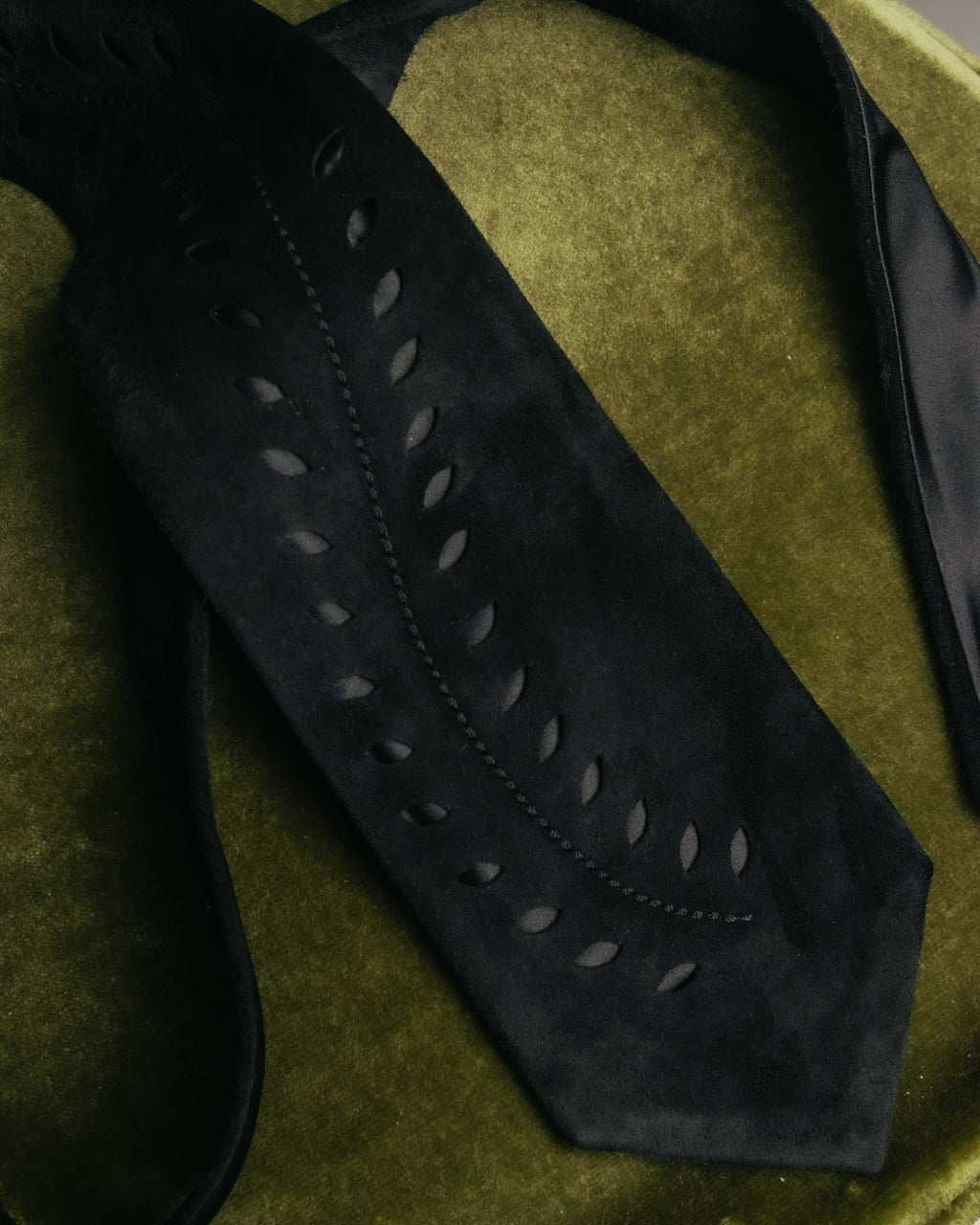 -SPECIAL- “HERMÈS” 2008-18 Suede cutwork leather tie