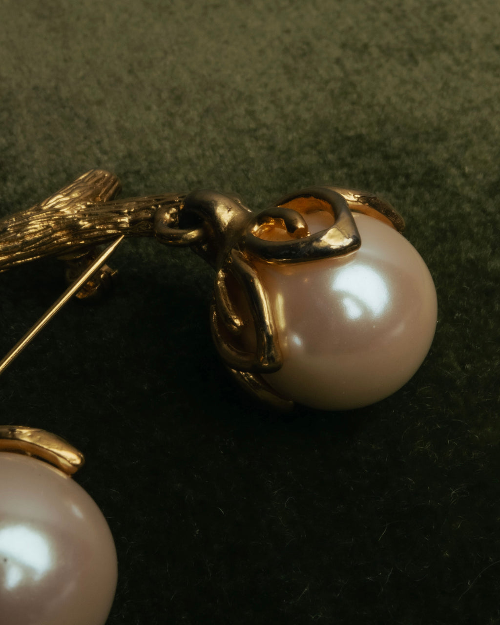 “KENZO” 80’s-90’s Sculptural branch pearl brooch
