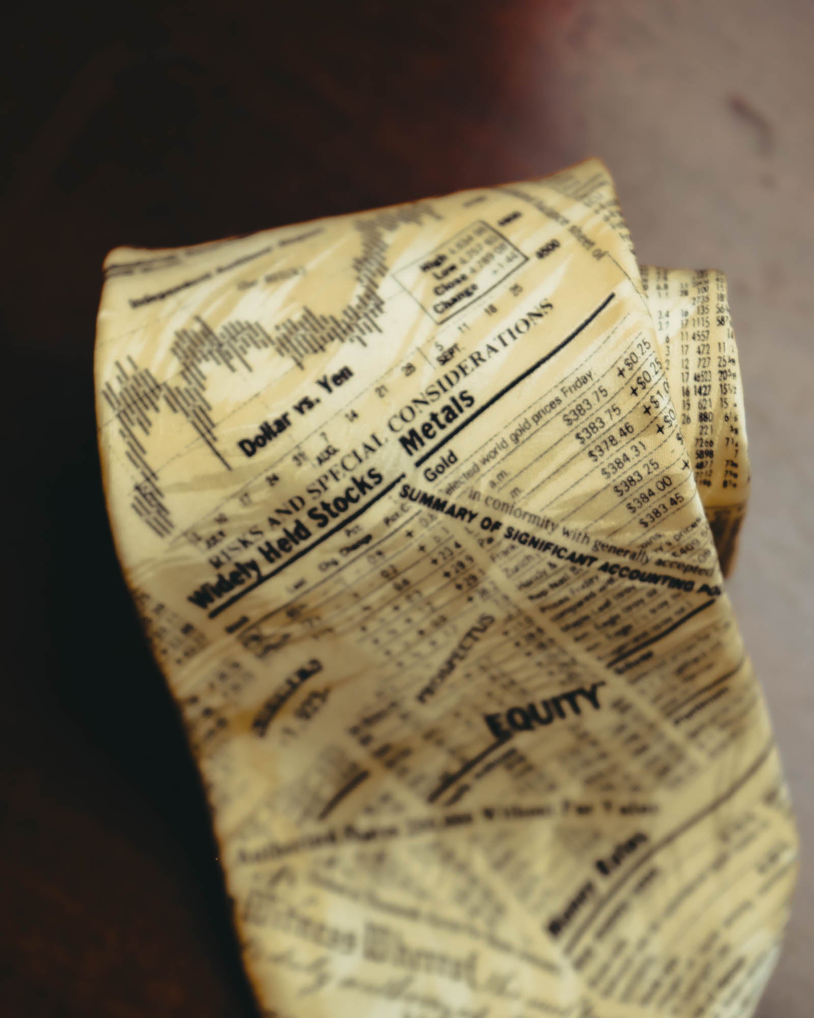 -MOOD MILLÉSIMES- 90’s-00’s financial newspaper print silk tie
