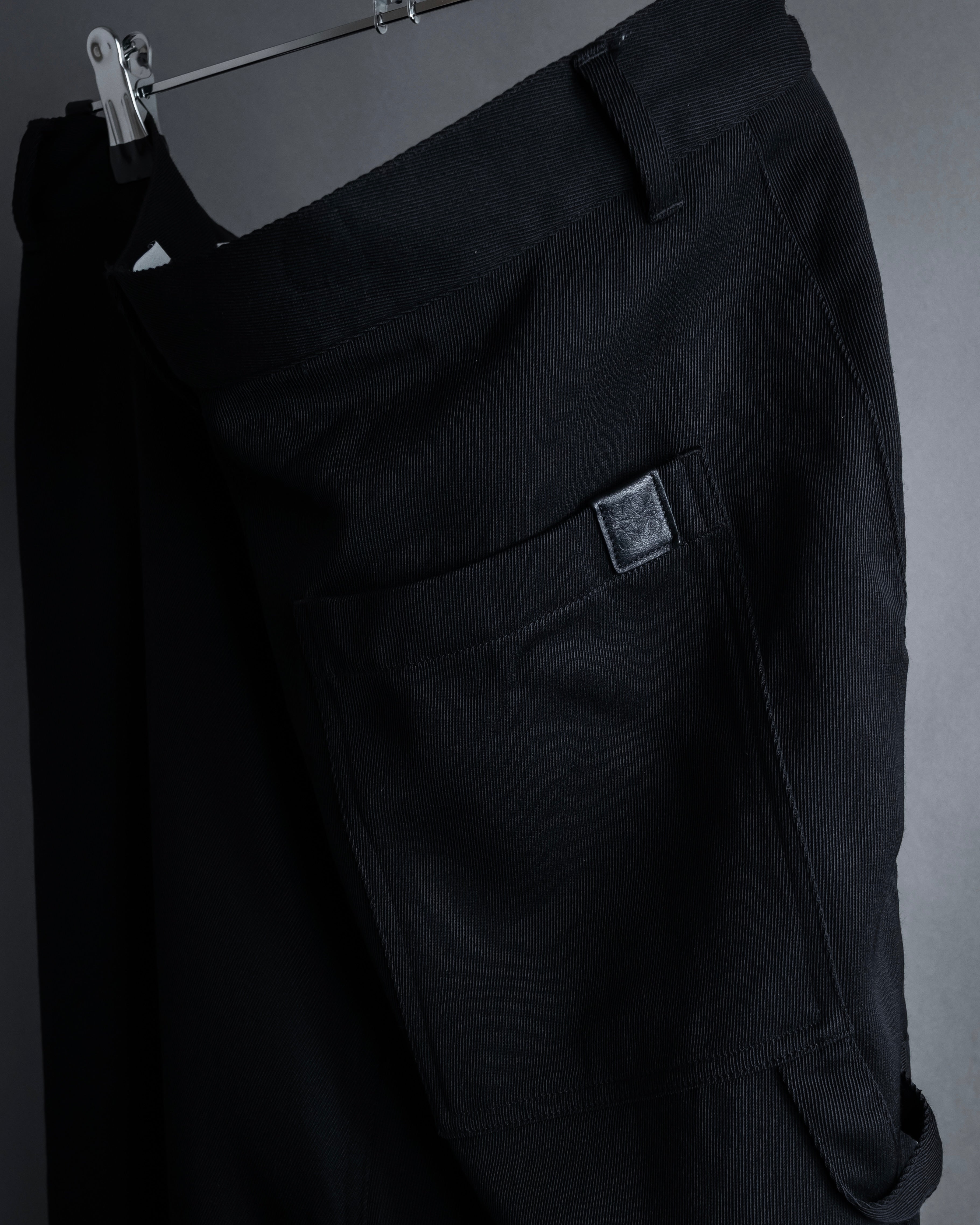 "LOEWE" Three-dimensional pattern design wide slacks