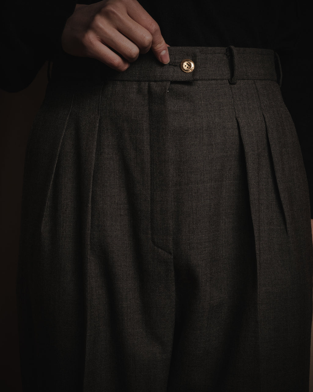 "CHANEL" High waisted pleated slacks with signature gold button