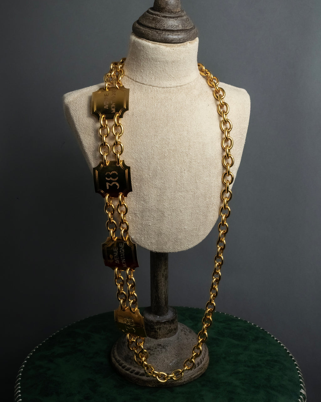 "CELINE" AVENUE MONTAIGNE 38 design gold necklace & belt