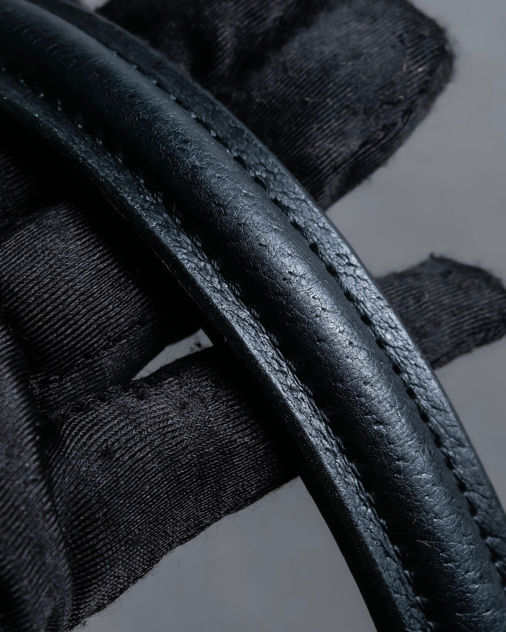 "Valentino Garavani" Gold metal parts design grain leather bag