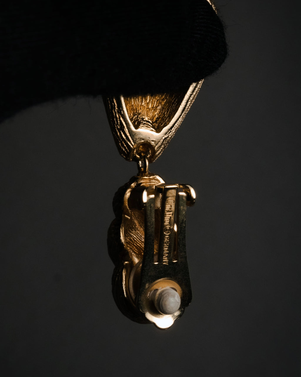 "Christian Dior" 70’s-80’s bark texture drop clip earrings