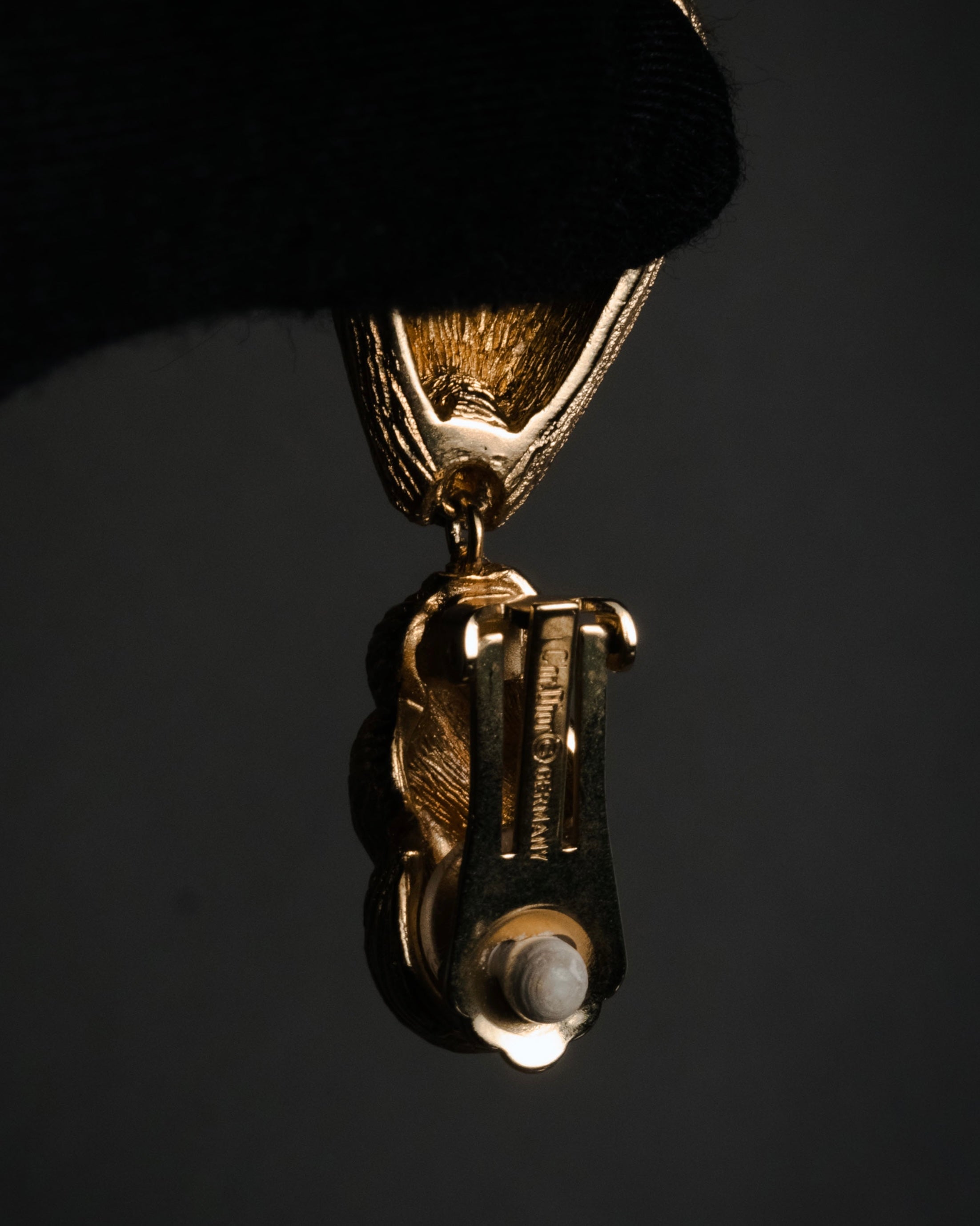 "Christian Dior" 70’s-80’s bark texture drop clip earrings