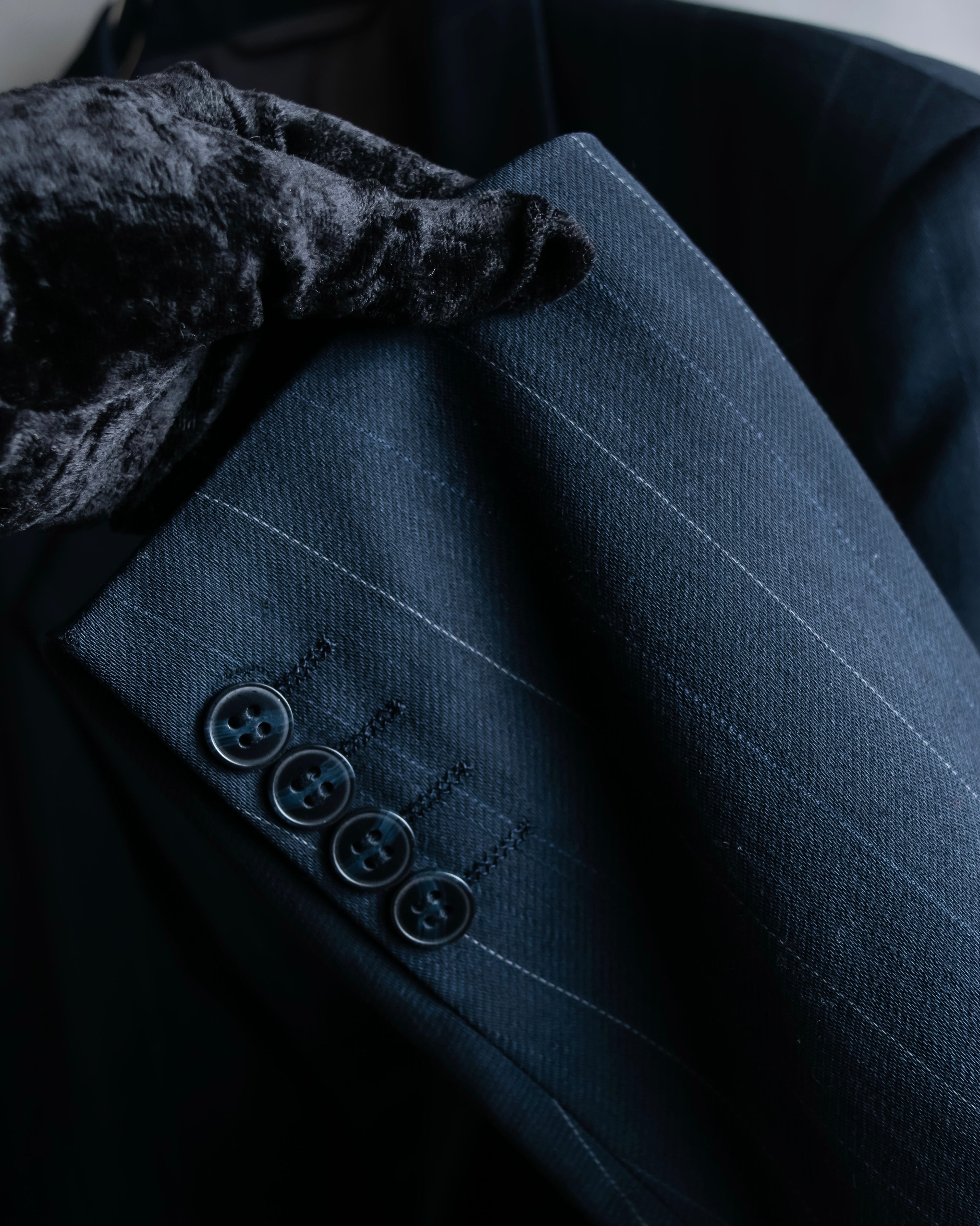 "CHRISTIAN DIOR MONSIEUR"
 Fine pitch stripe pattern notch lapel tailored jacket