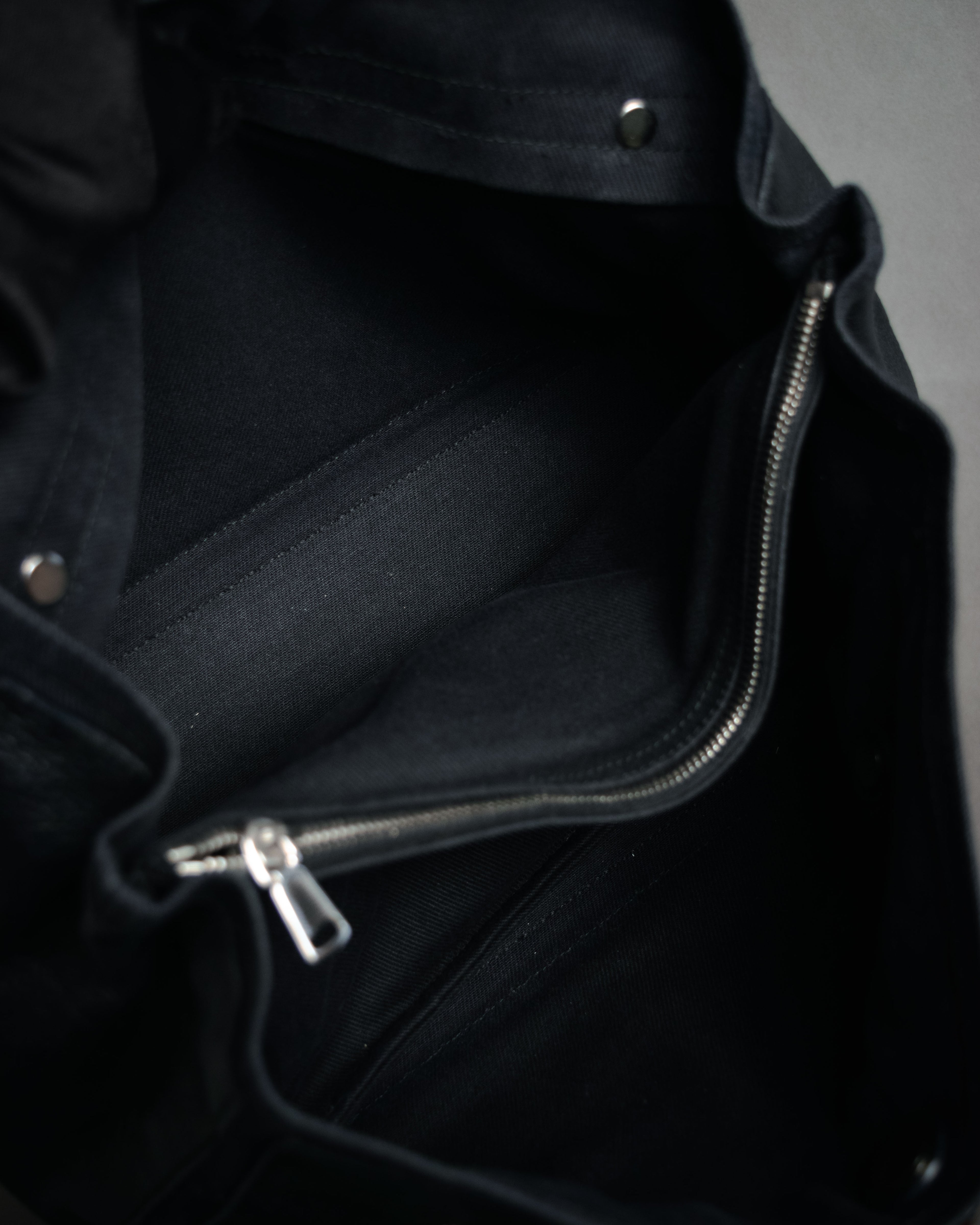 “YVES SAINT LAURENT” Late 2000s Muse Two grained leather flap hand bag