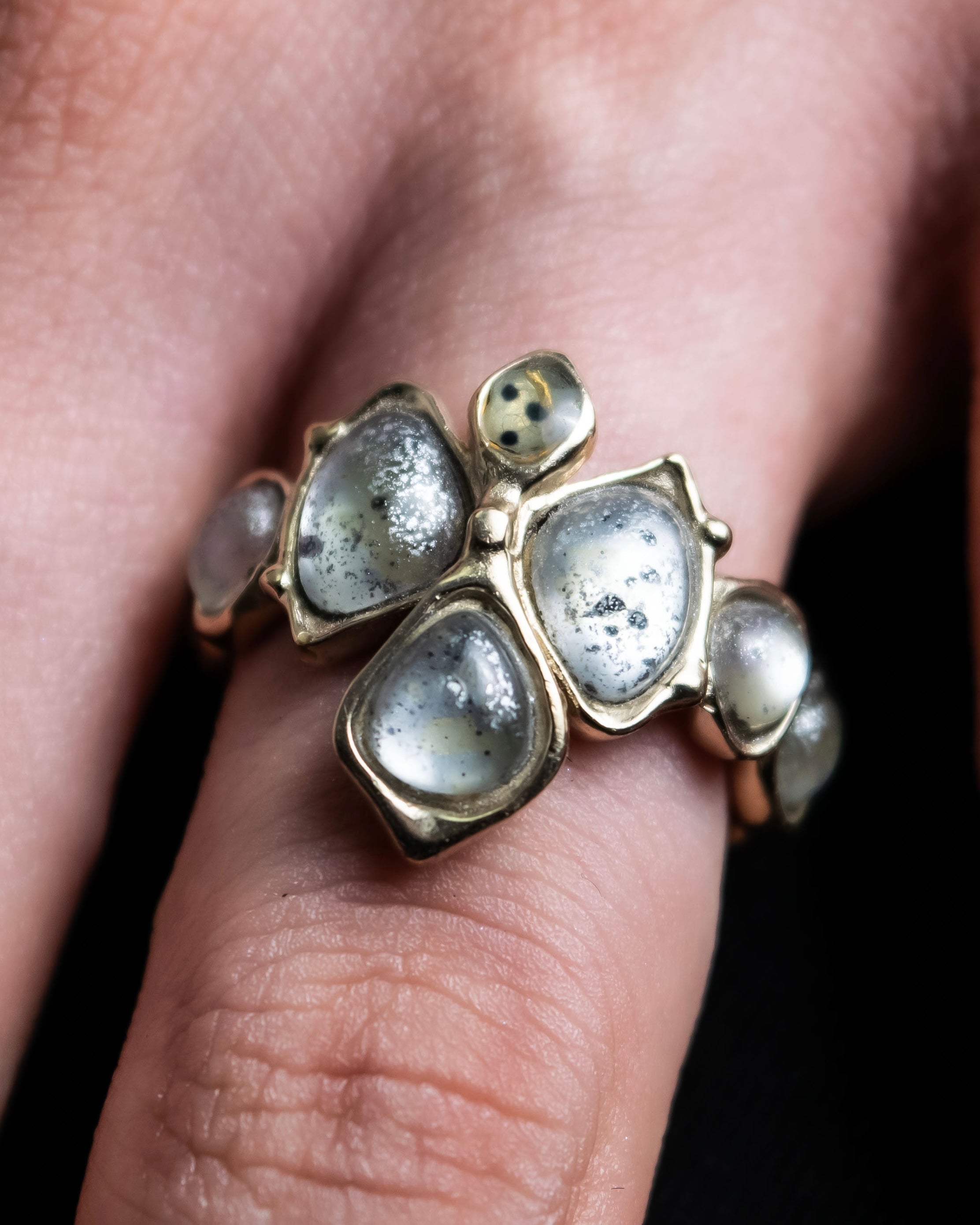 "CHANEL" Mysterious details stone ring