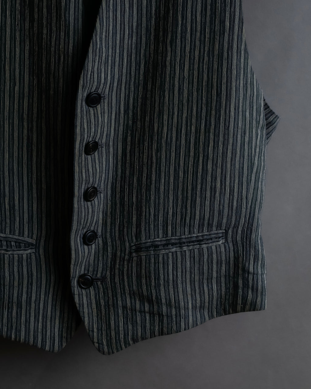 "ISSEY MIYAKE MEN" Random stripe pattern V-neck vest