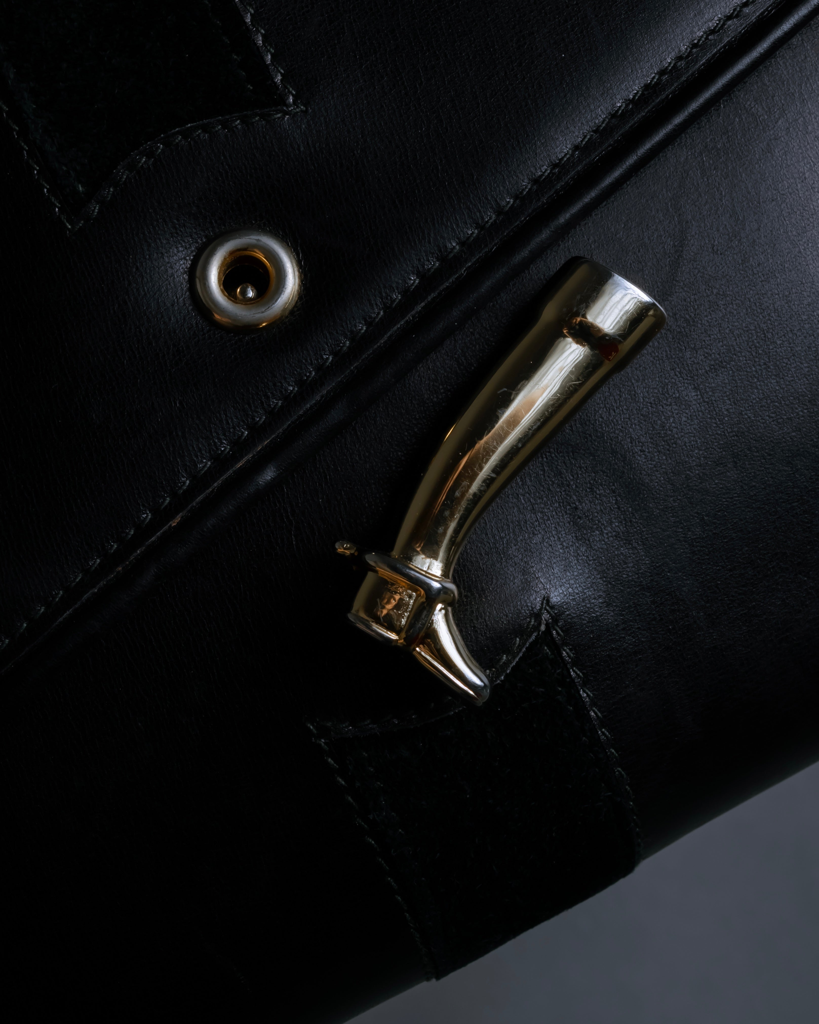 "GUCCI" Saddlery motif crisp design vintage leather shoulder bag