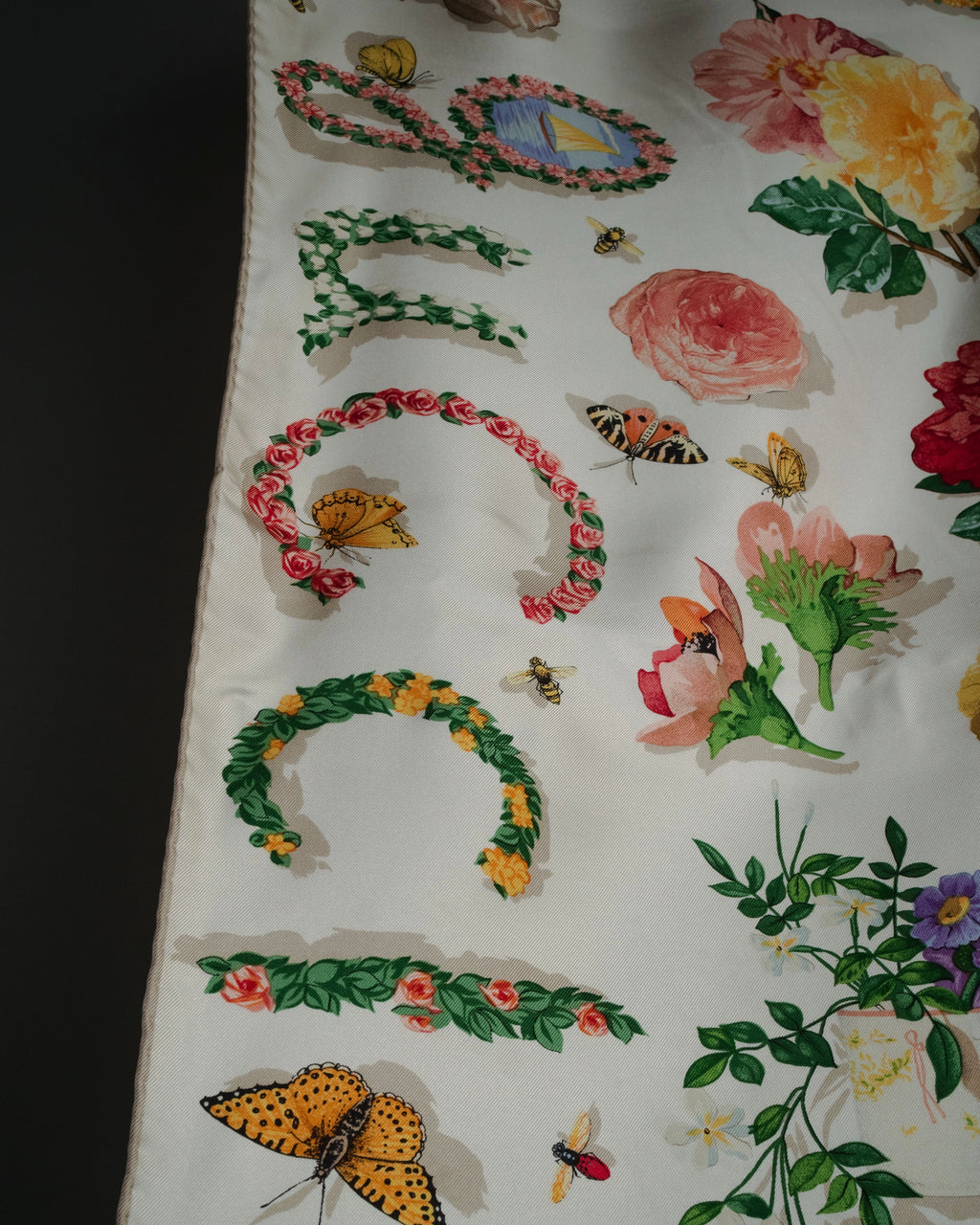 “GUCCI” 80’s-90’s Floral logo silk scarf