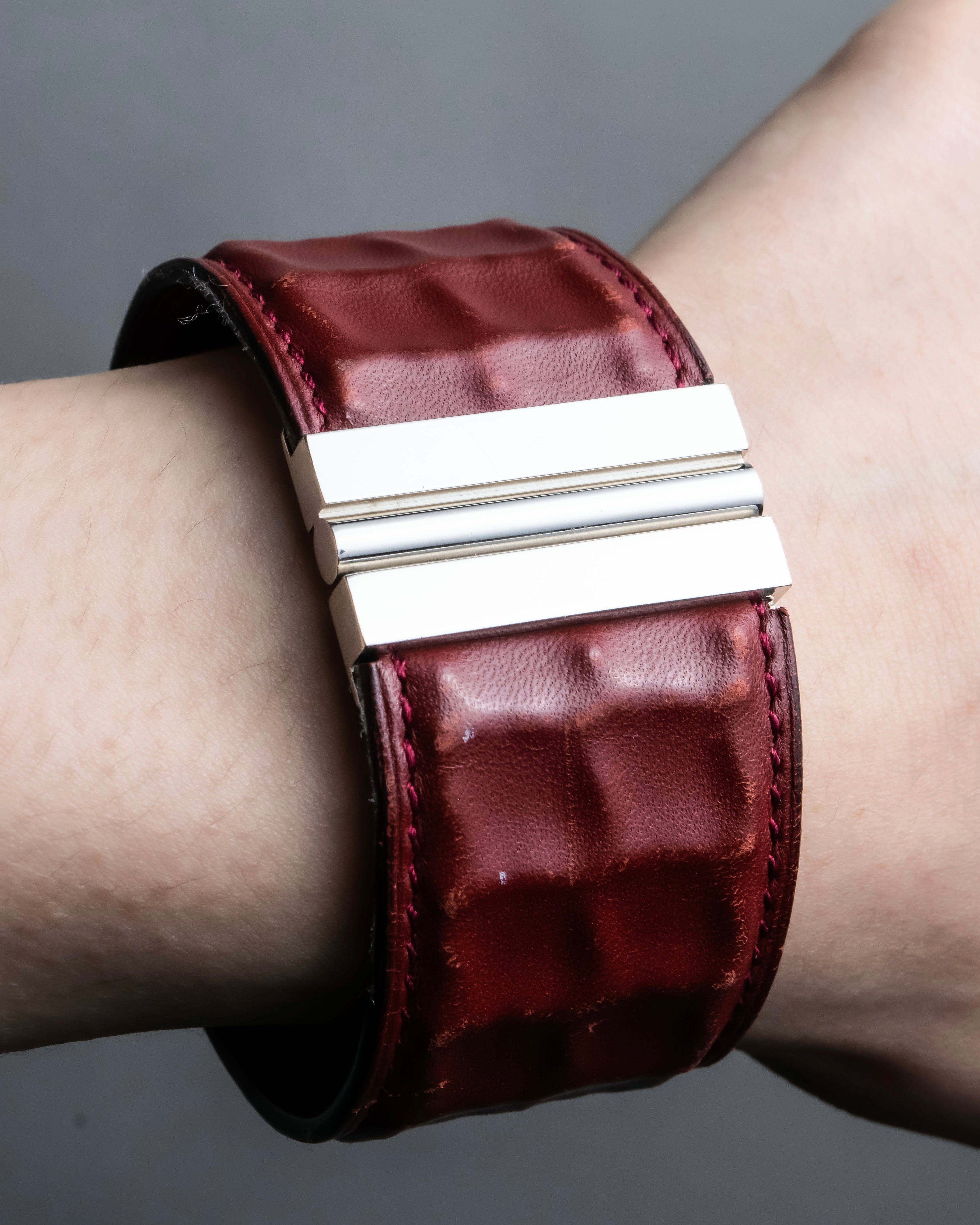 "HERMES" Deutch processing wide leather bracelet