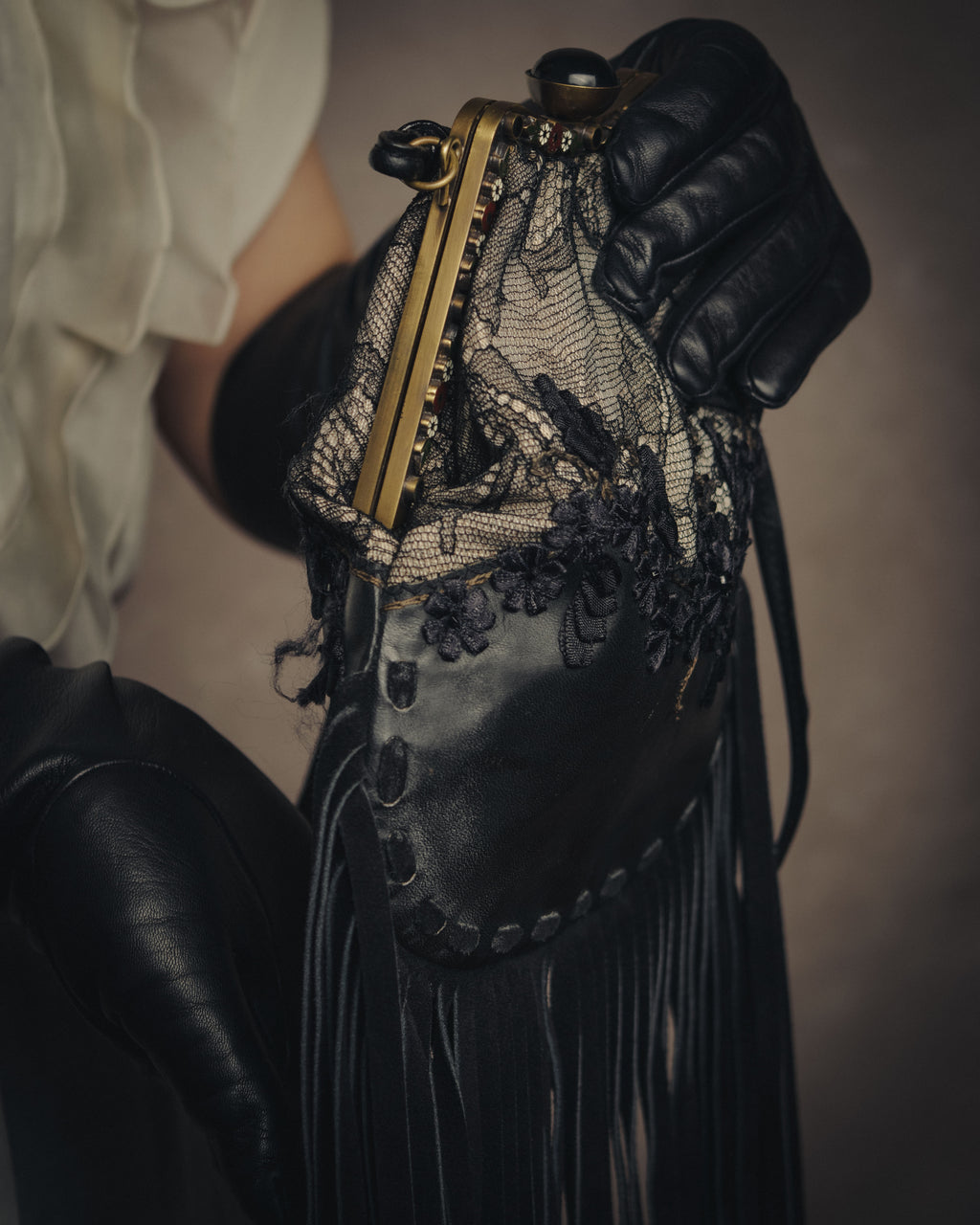 -SPECIAL- “VALENTINO GARAVANI” 2014-2016 lace embellished fringe frame bag