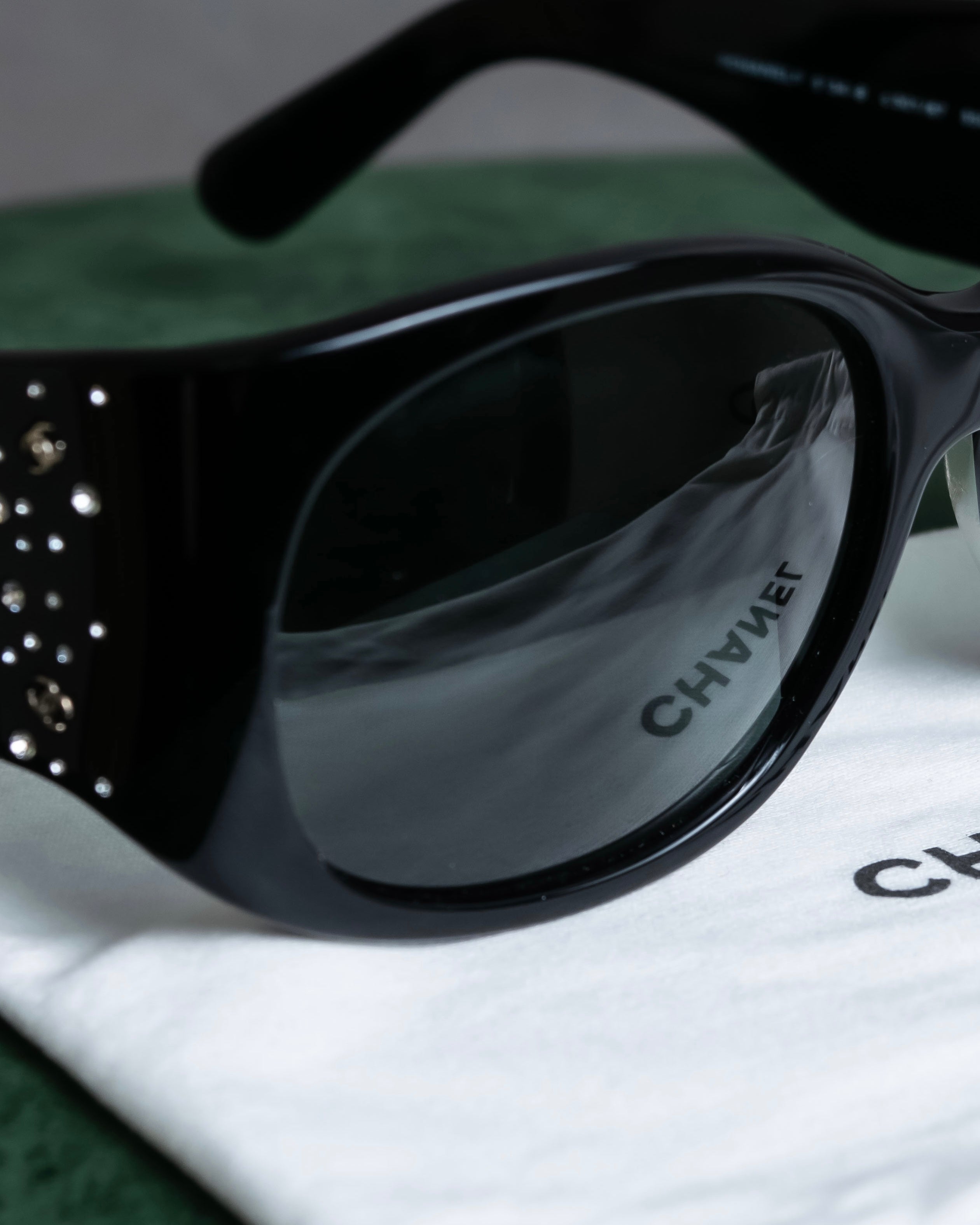 "CHANEL" Rhinestone &amp; Coco mark engraved black lens sunglasses