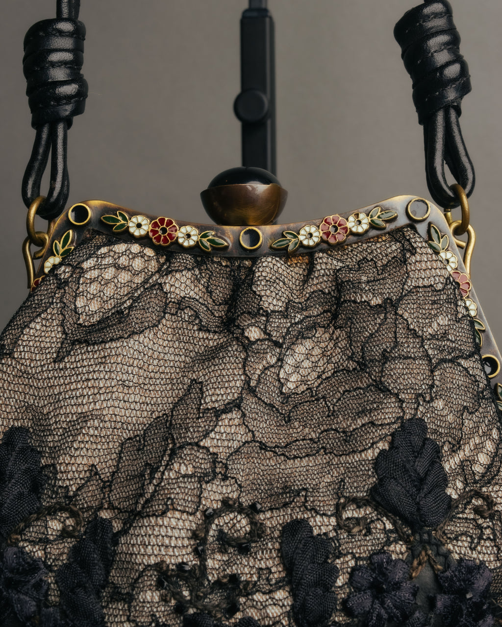 -SPECIAL- “VALENTINO GARAVANI” 2014-2016 lace embellished fringe frame bag