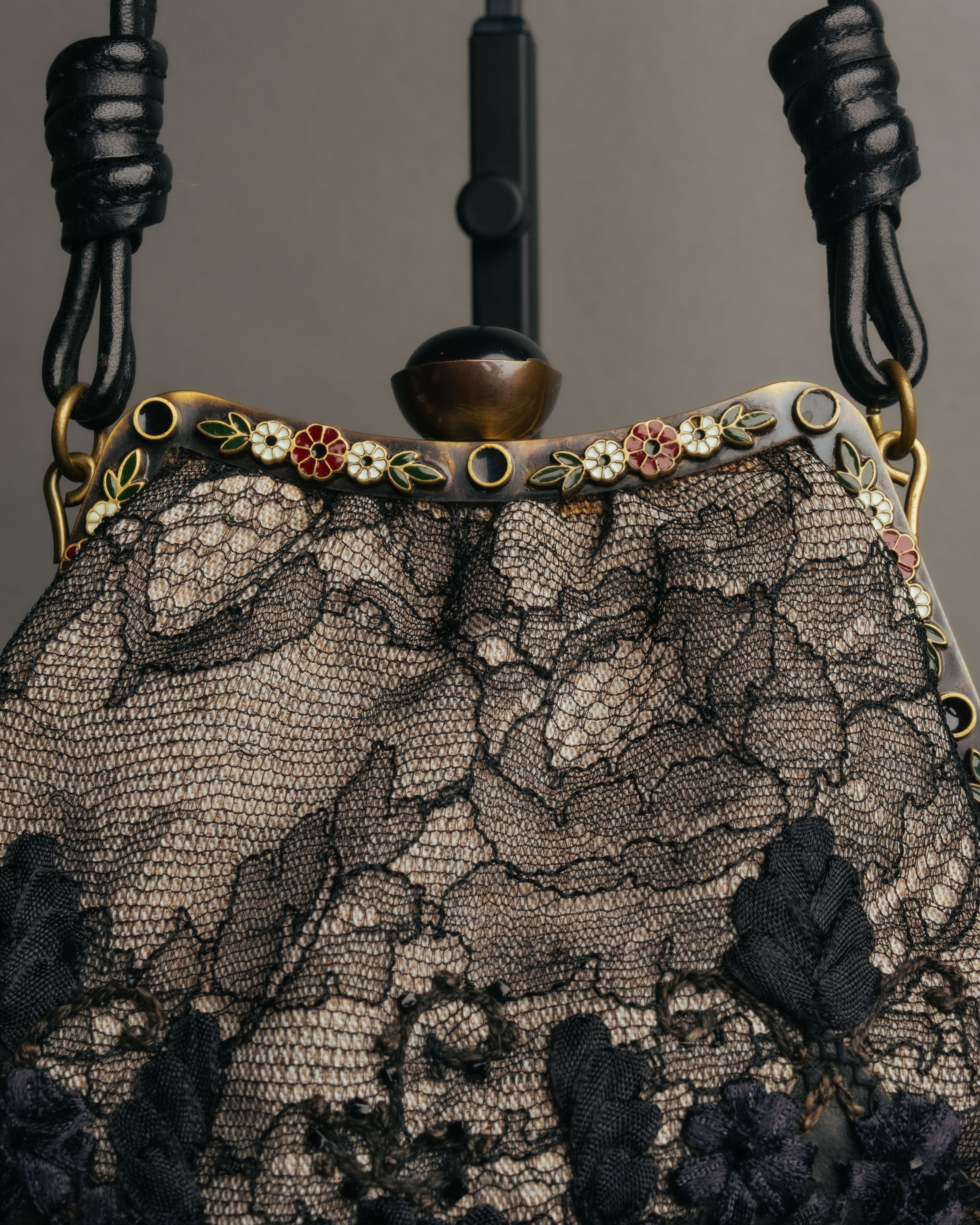 -SPECIAL- “VALENTINO GARAVANI” 2014-2016 lace embellished fringe frame bag