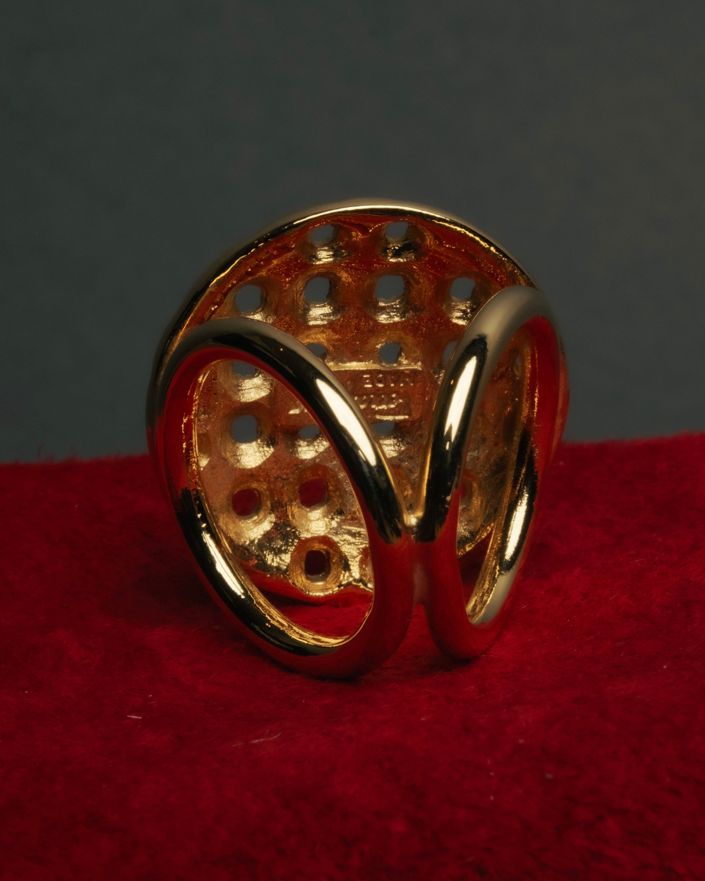 “Salvatore Ferragamo” 90’s-00’s Intrecciato motif scarf ring