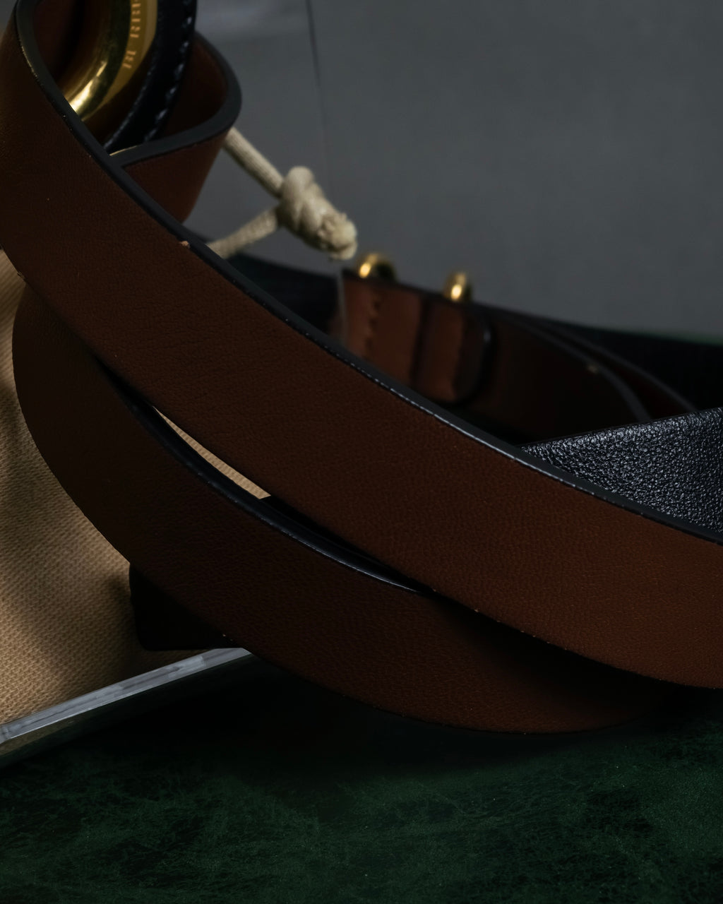 "BURBERRY" Gold circle metal design waist mark leather belt