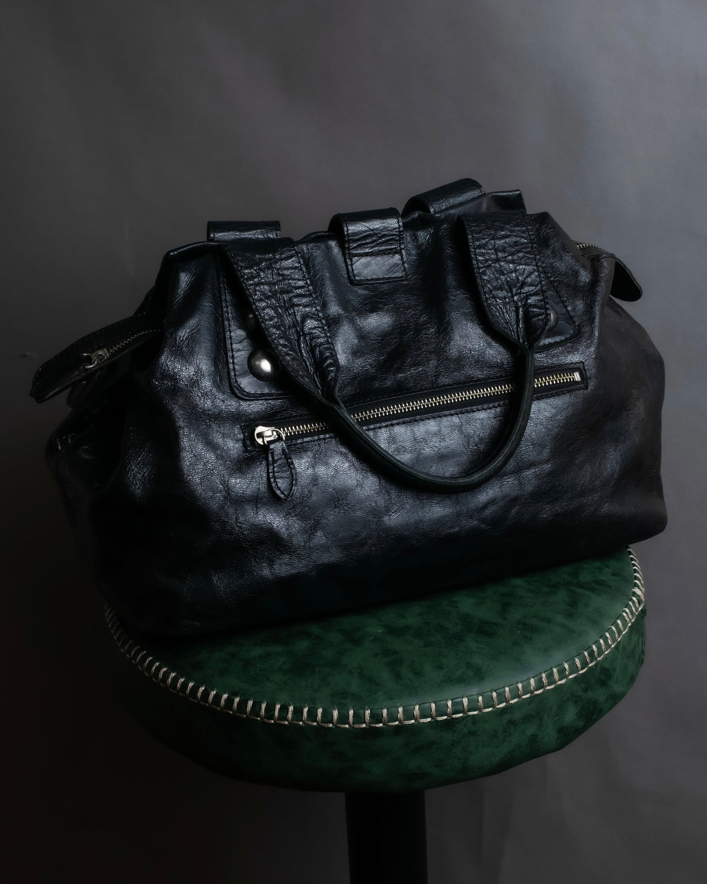 "tricot COMME des GARCONS" 
Flap pocket metal parts design leather hand bag