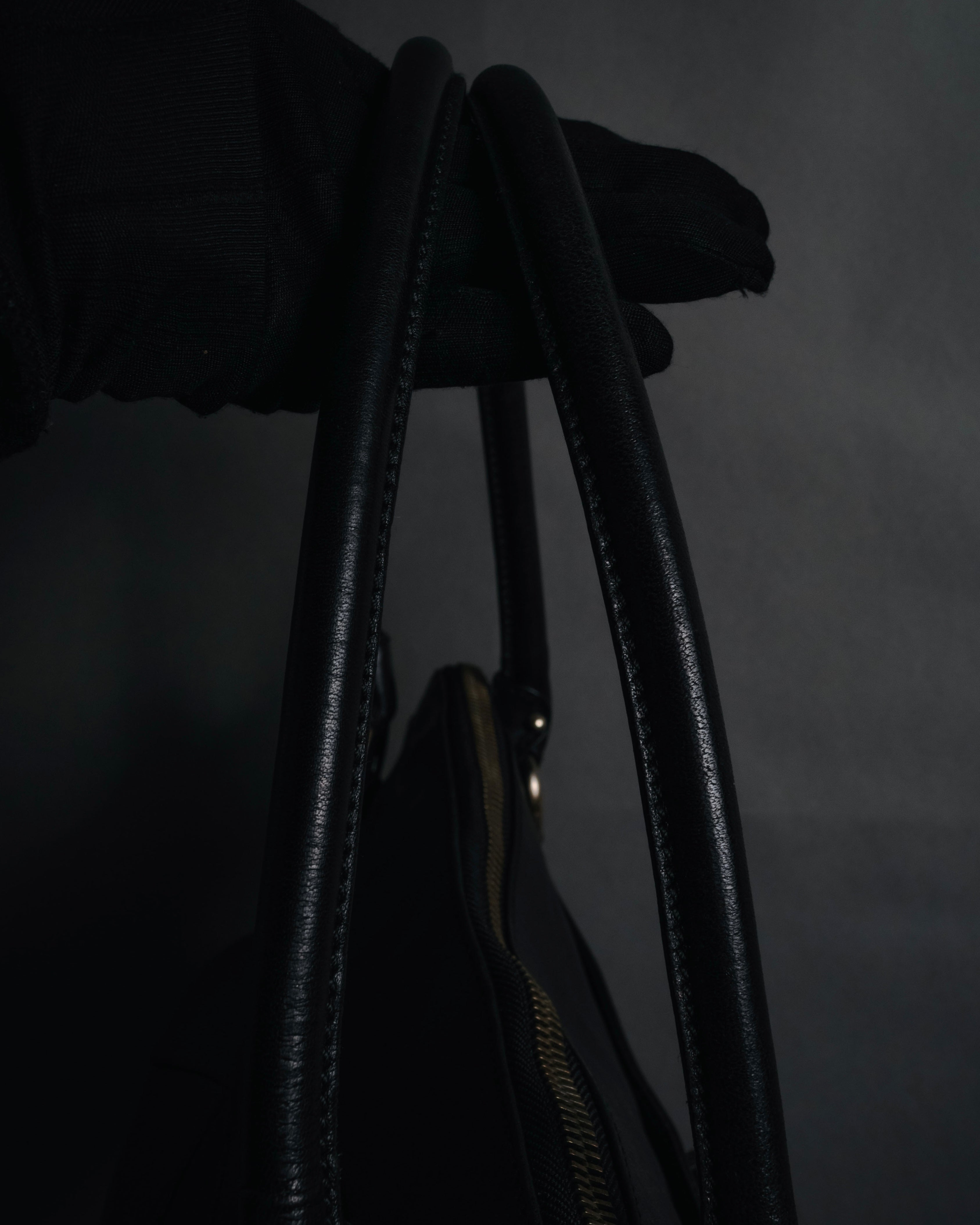 –SPECIAL– "Salvatore Ferragamo"
00’s-10’s Gathered nappa calf gancini handbag