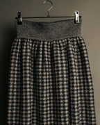 “Salvatore Ferragamo” 90’s-00’s Houndstooth knit flare skirt