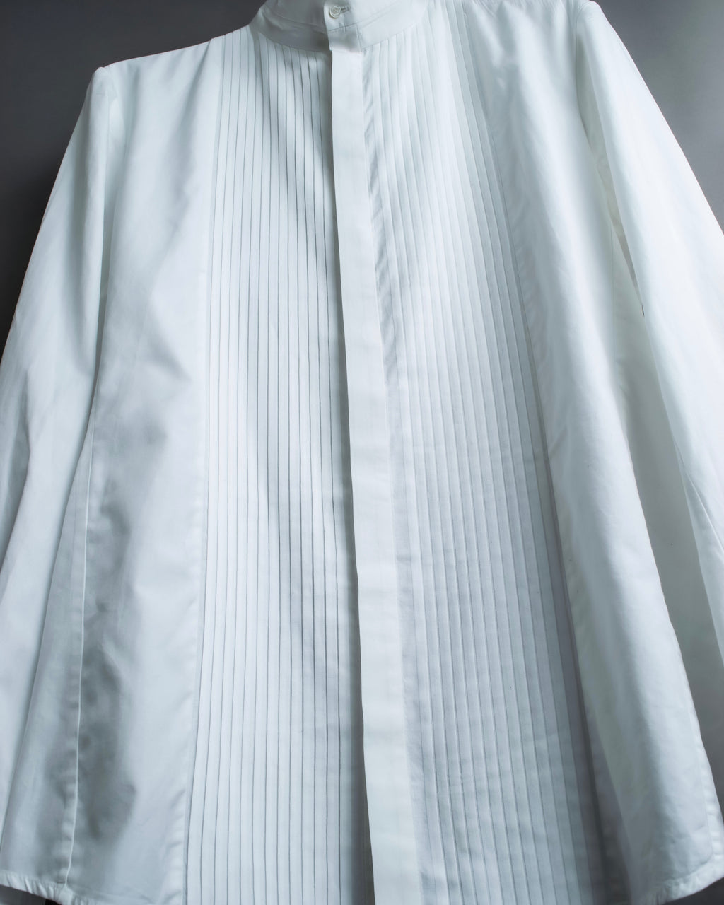 "Bruno Pieters." 2-way collar design stand-up collar dress shirt