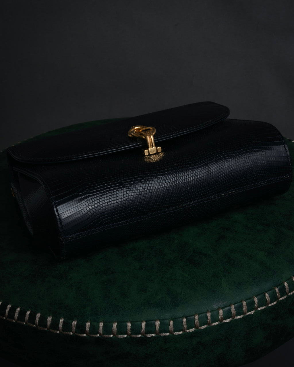 –SPECIAL– “GUCCI” 80’s crest chain shoulder bag