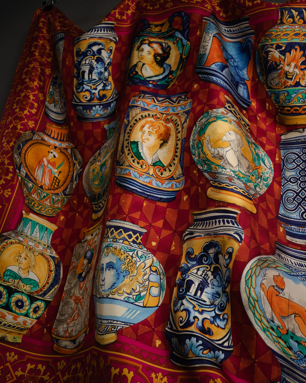 “GUCCI” 2016–2020 Ceramic motif silk foulard scarf