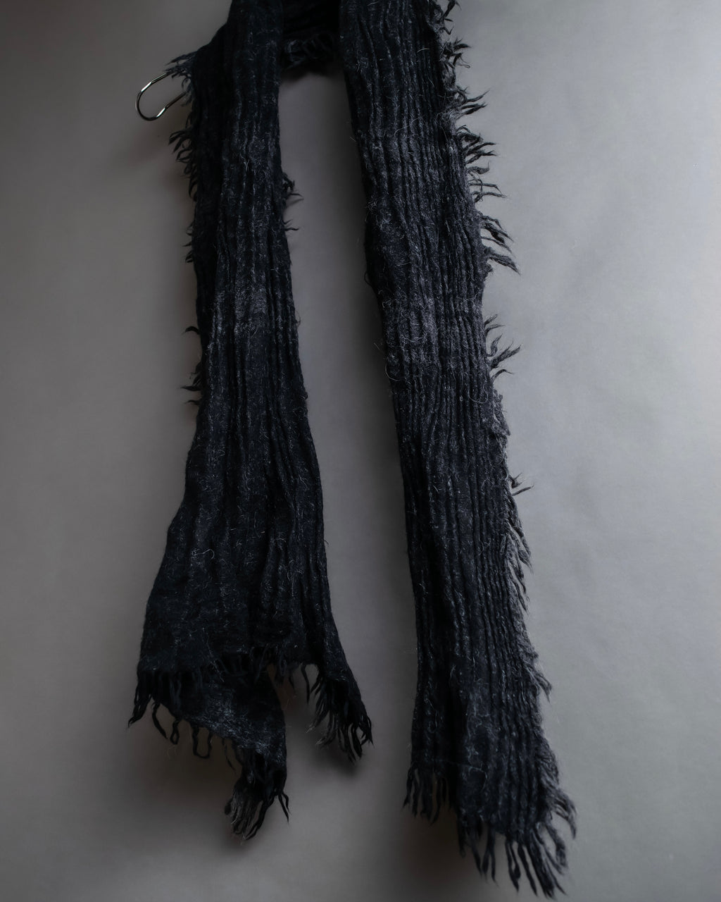 "GUCCI" Tom Ford period random pleats fringe stole