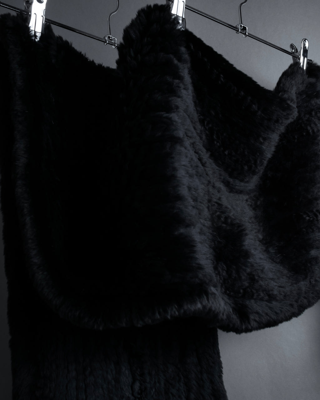 "CHOMBERT" Thick fringe design fur-like long muffler