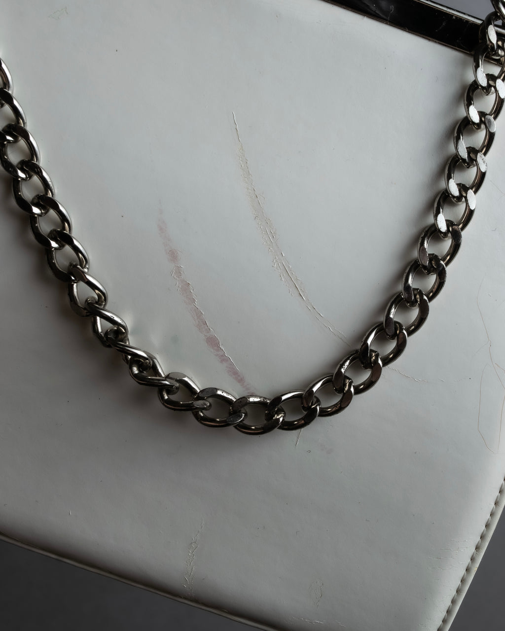 "YVES SAINT LAURENT" Clasp design chain shoulder patent leather bag